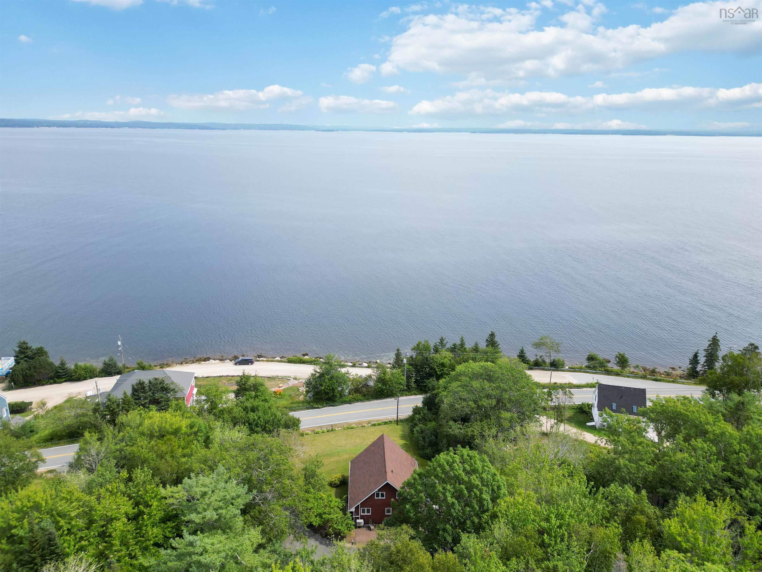 $589,000.00: 1558 Highway 329, Birchy Head