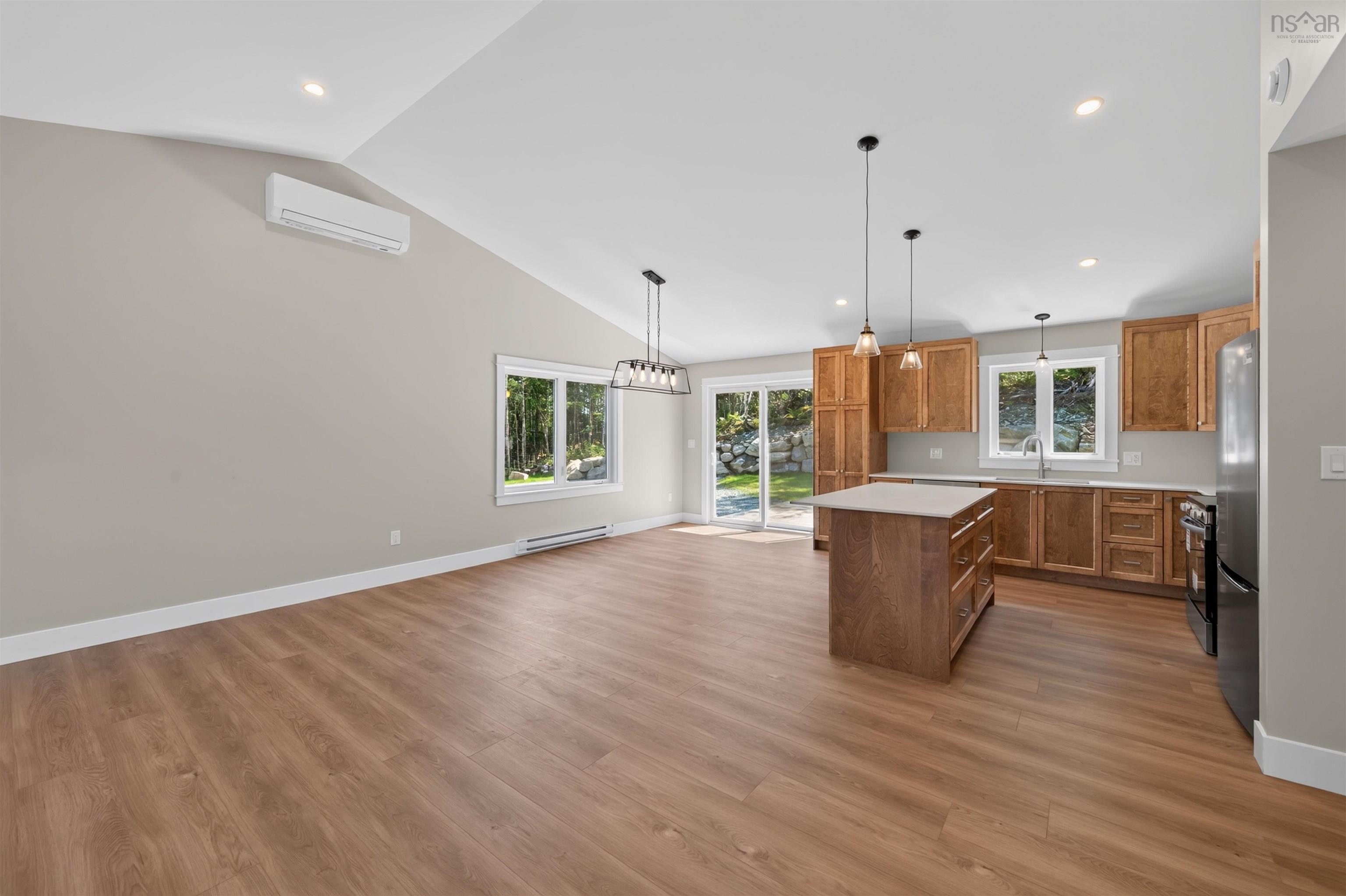 $529,900.00: 10546 Highway 7 Highway E, Oyster Pond