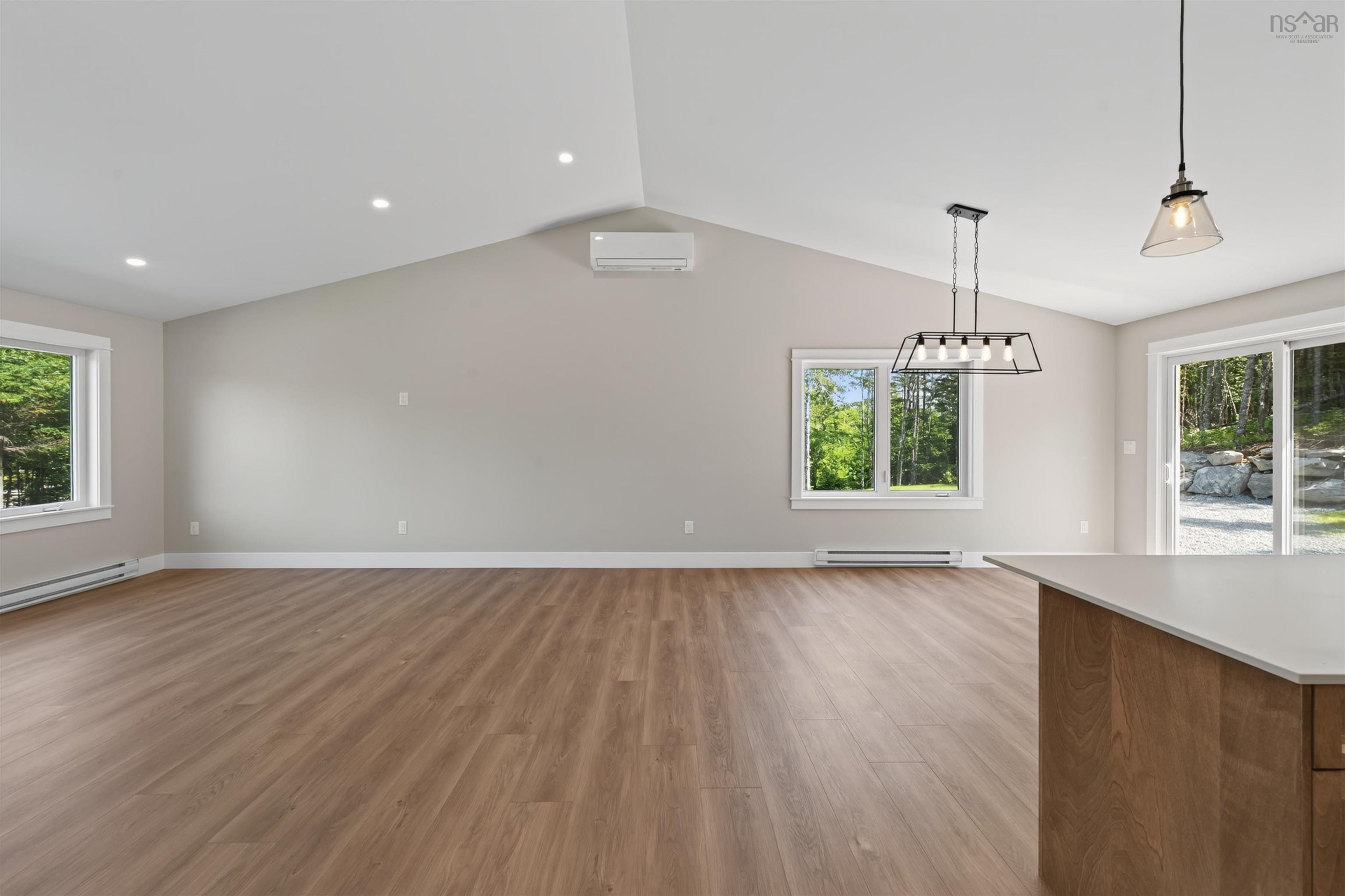 $529,900.00: 10546 Highway 7 Highway E, Oyster Pond