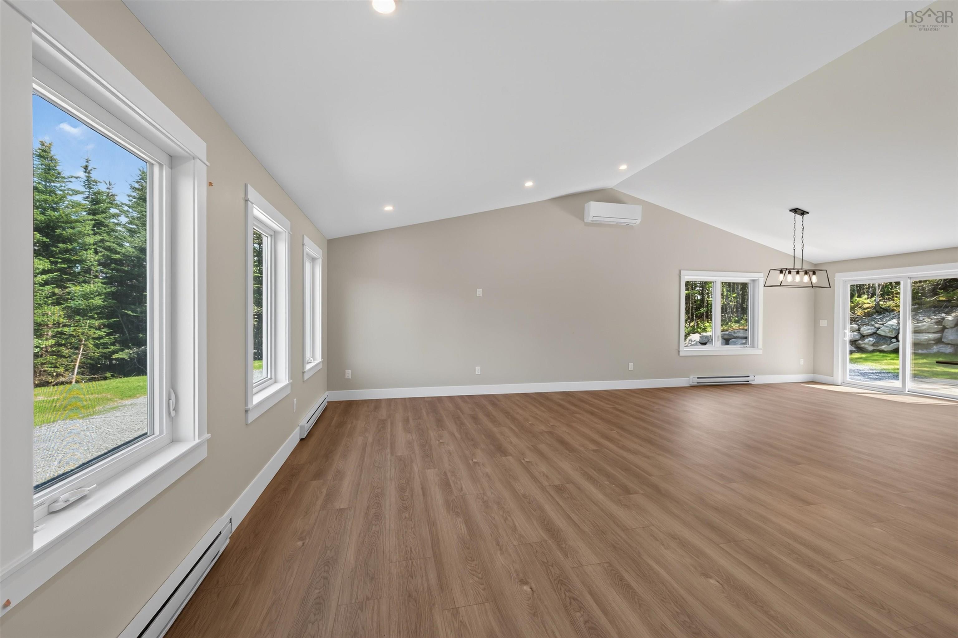 $529,900.00: 10546 Highway 7 Highway E, Oyster Pond