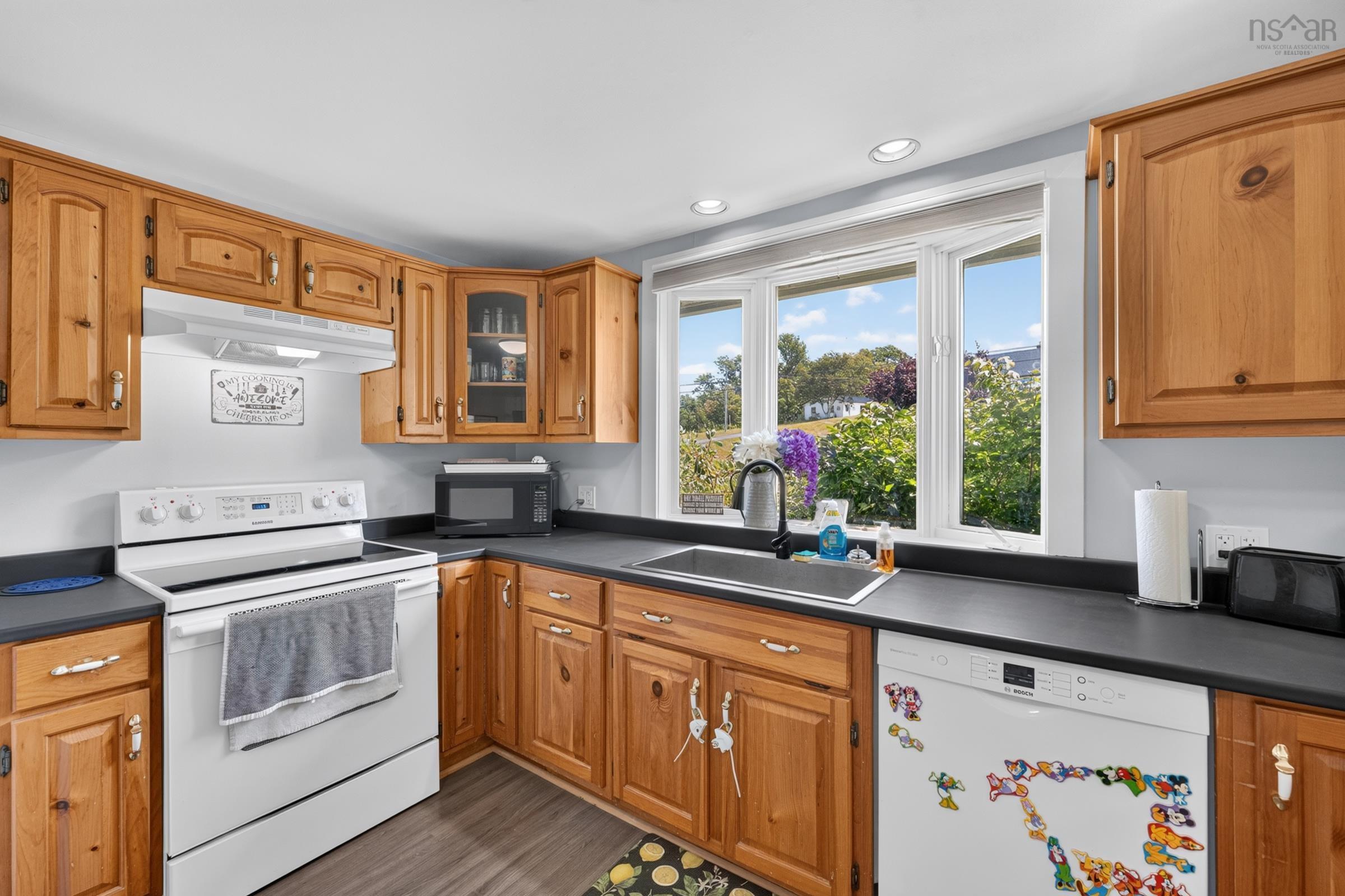 $324,900.00: 3739 Shore Road W, Hillsburn