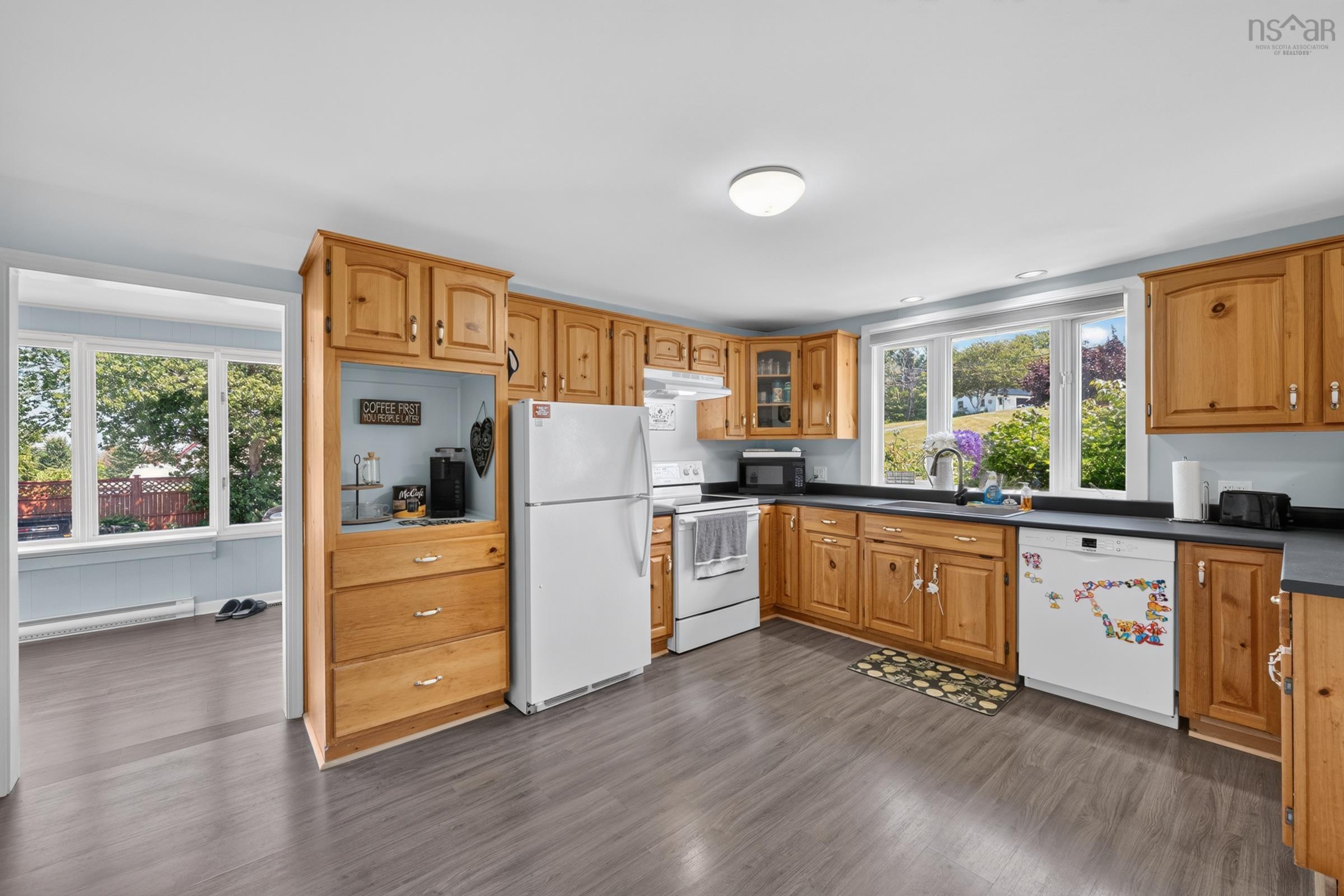 $324,900.00: 3739 Shore Road W, Hillsburn