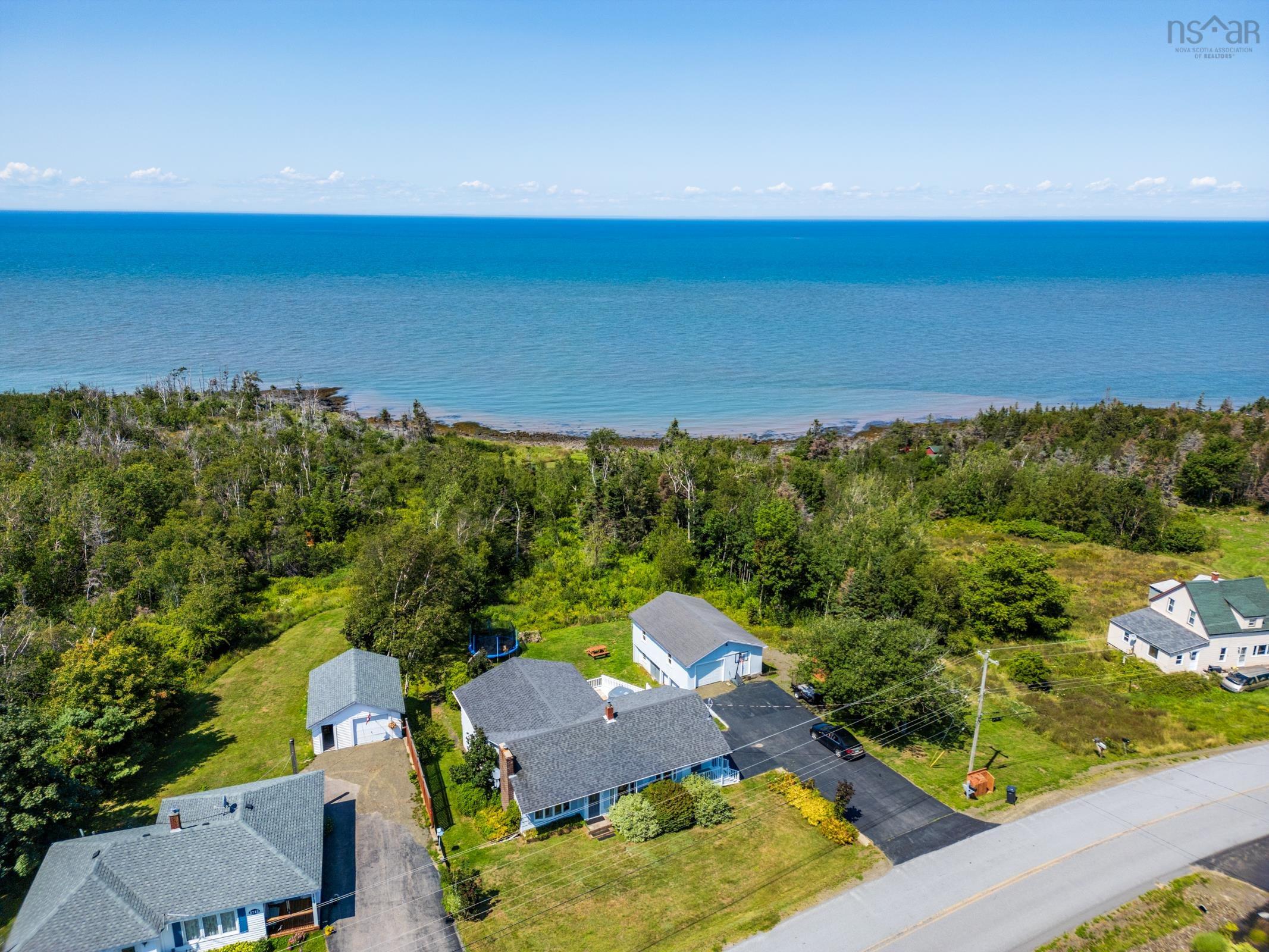 $324,900.00: 3739 Shore Road W, Hillsburn