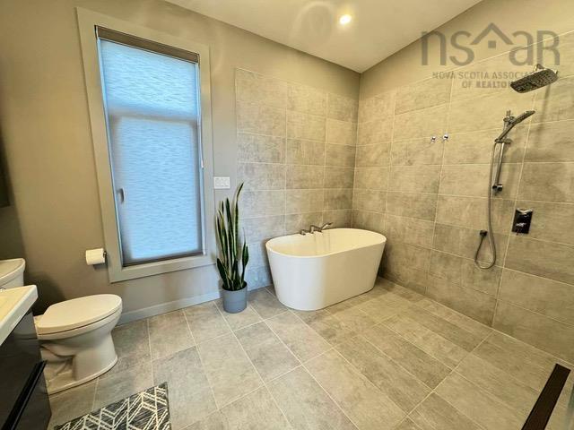 $649,900.00: 110 Kaakwogook Way, Clam Bay