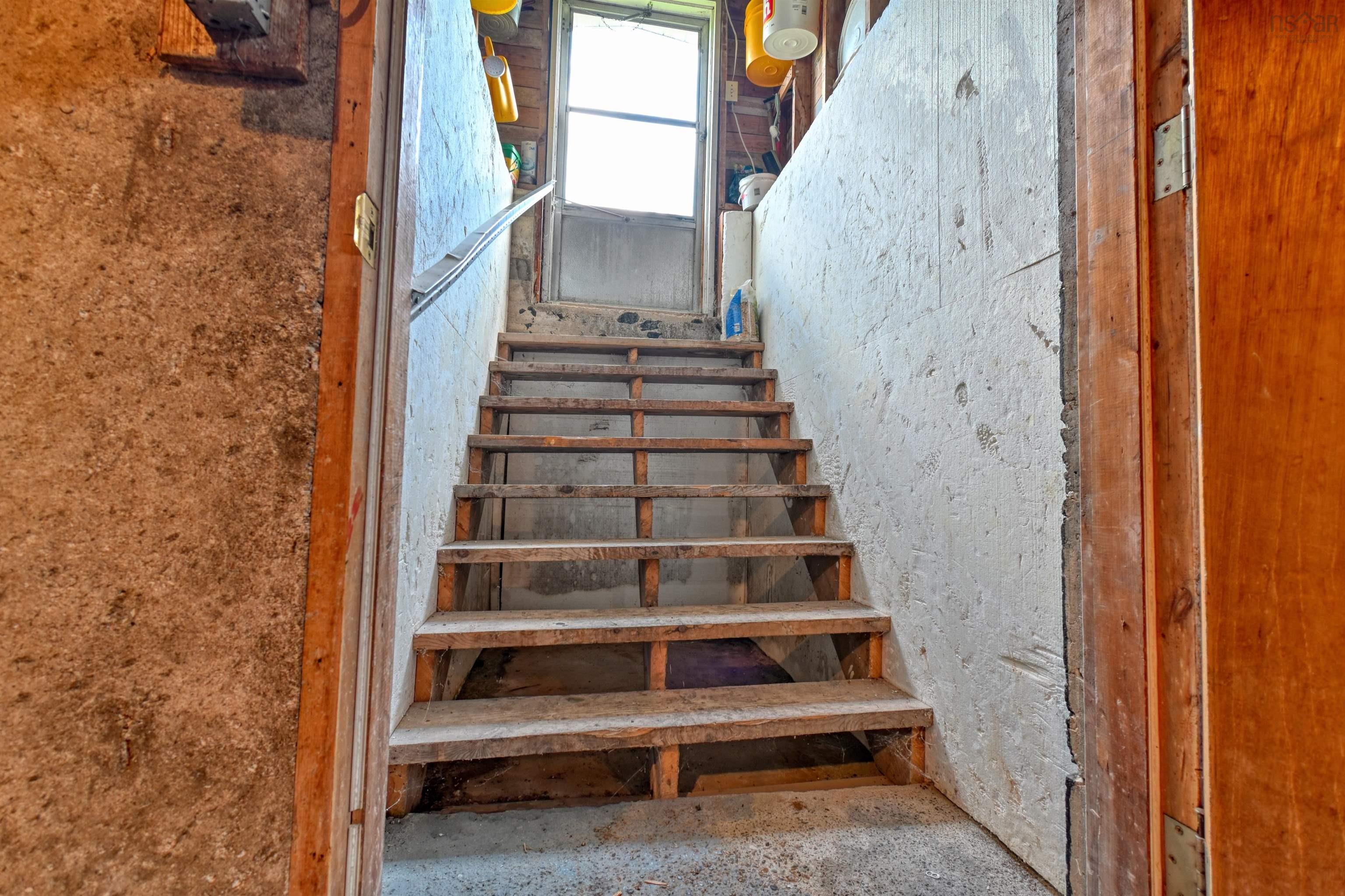 $349,000.00: 131 East Side Grand River Road, Grand River
