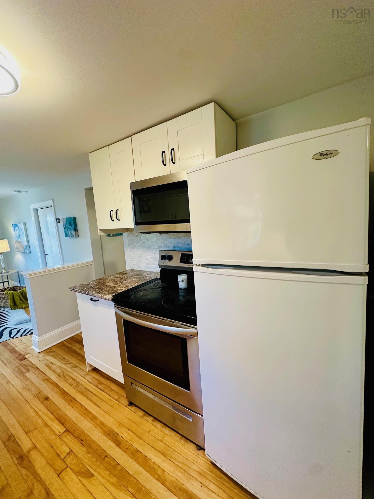$798,000.00: 2079 & 2081 Poplar Street, Halifax