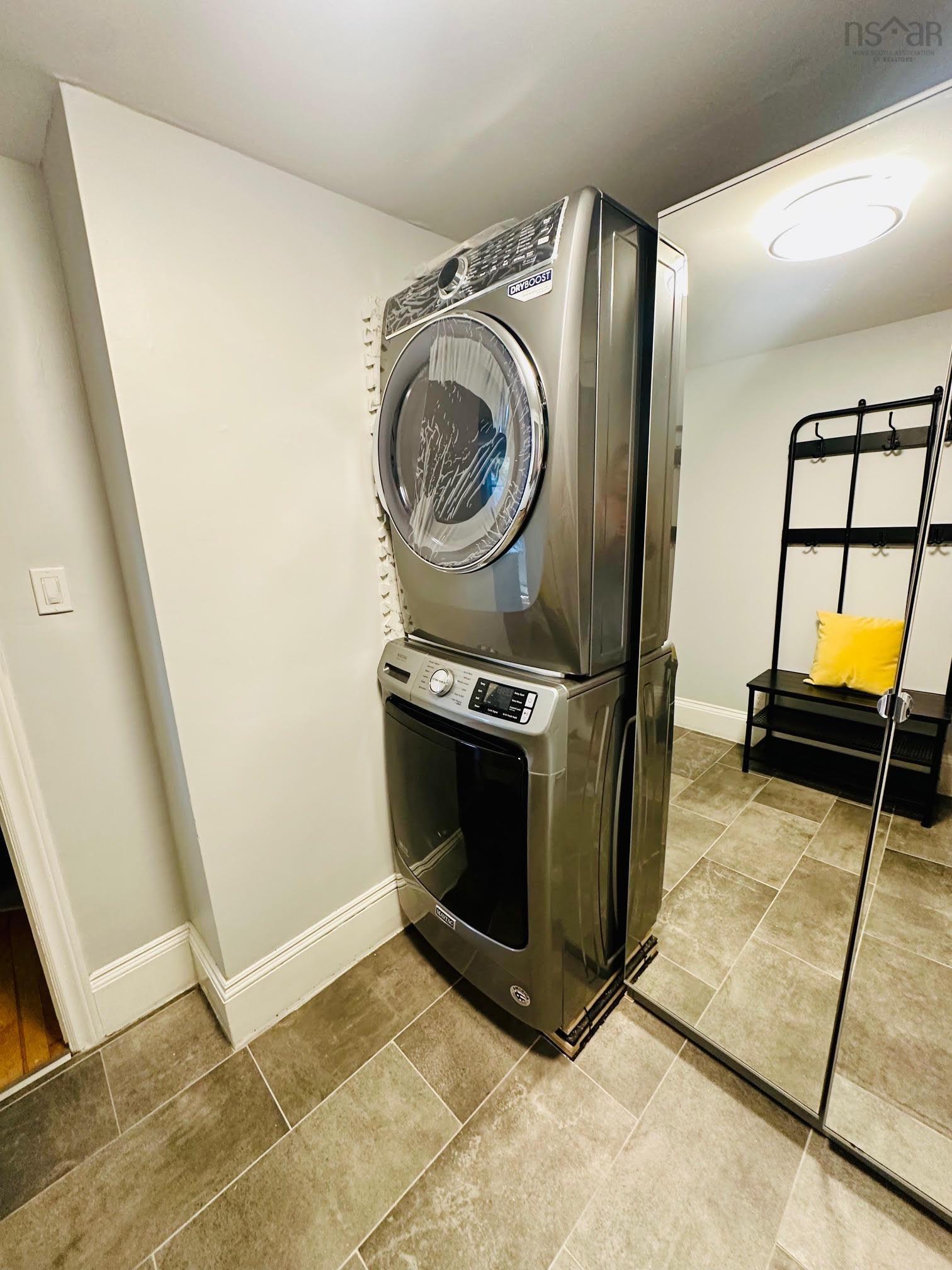 $798,000.00: 2079 & 2081 Poplar Street, Halifax