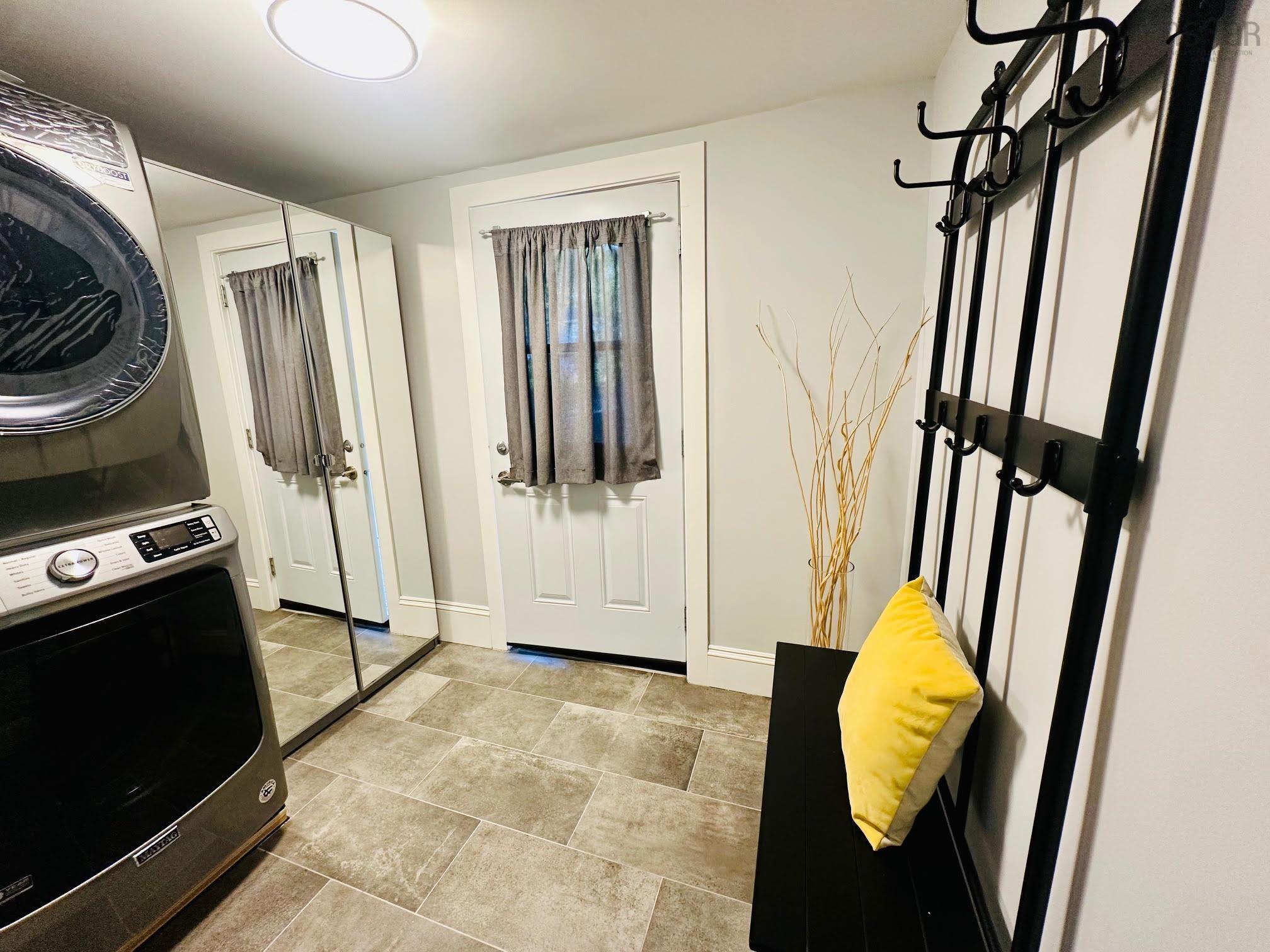$798,000.00: 2079 & 2081 Poplar Street, Halifax