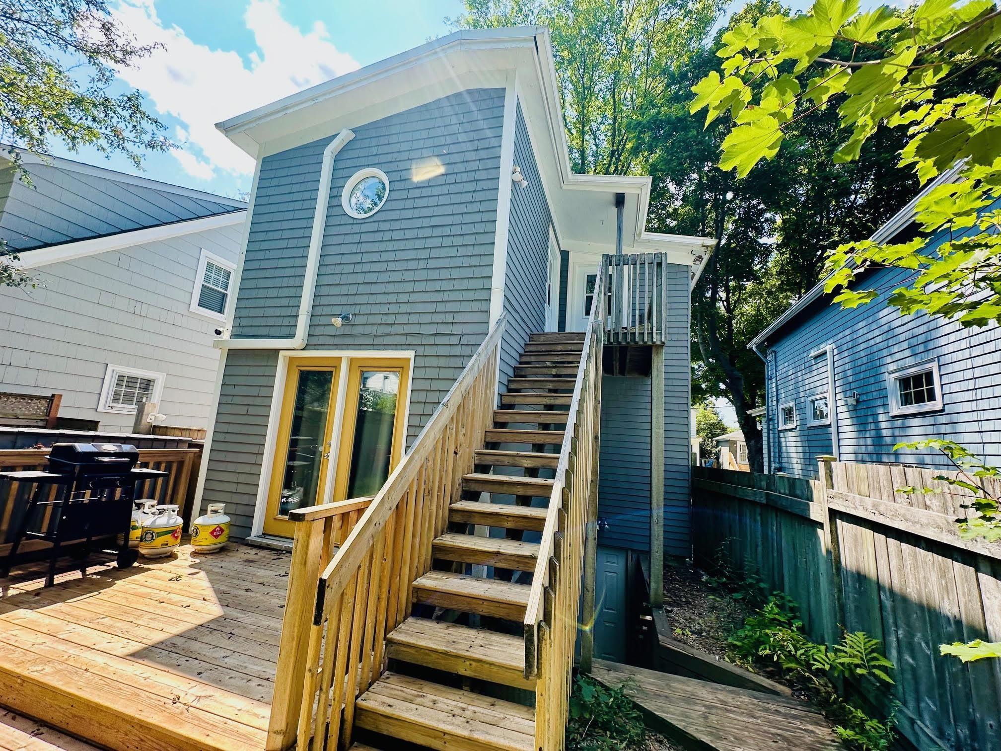 $798,000.00: 2079 & 2081 Poplar Street, Halifax
