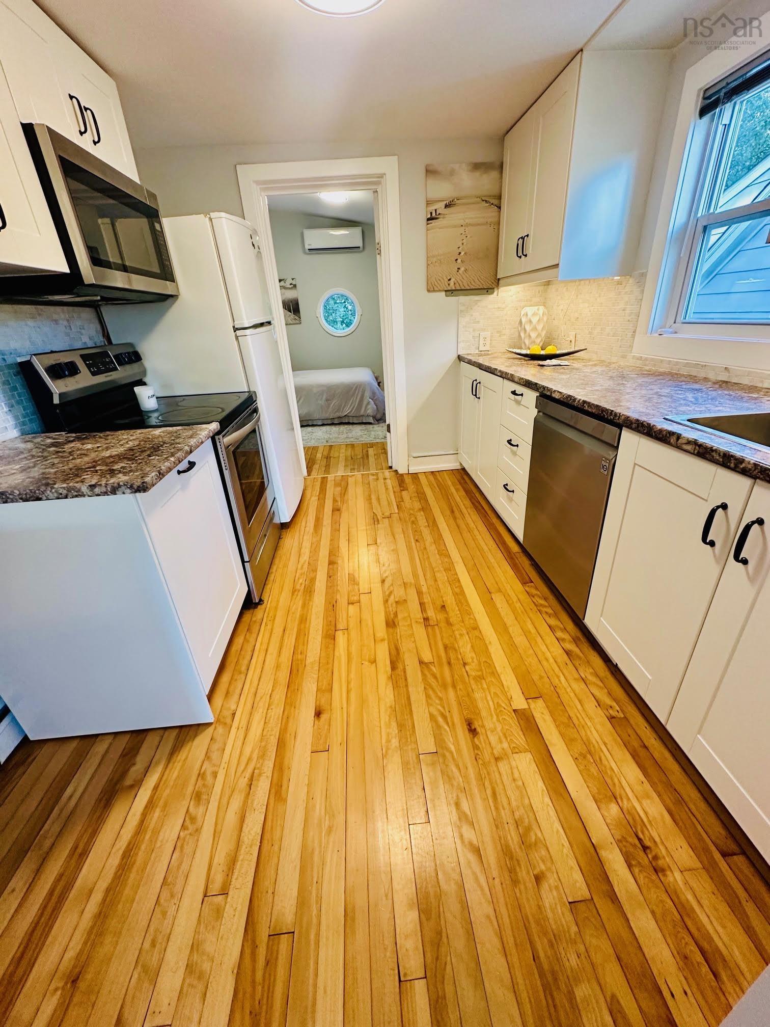 $798,000.00: 2079 & 2081 Poplar Street, Halifax