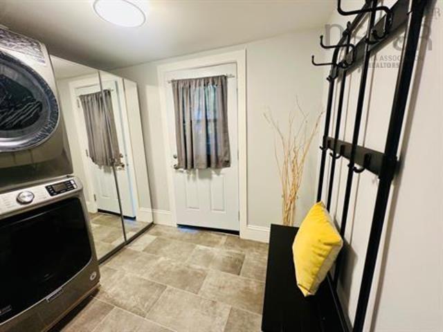 $798,000.00: 2079 & 2081 Poplar Street, Halifax