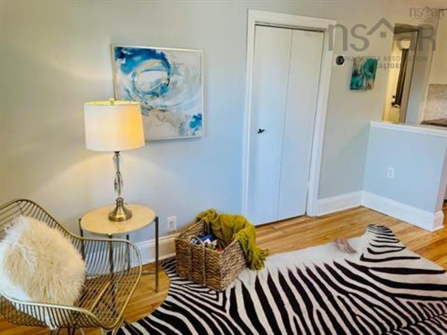 $798,000.00: 2079 & 2081 Poplar Street, Halifax