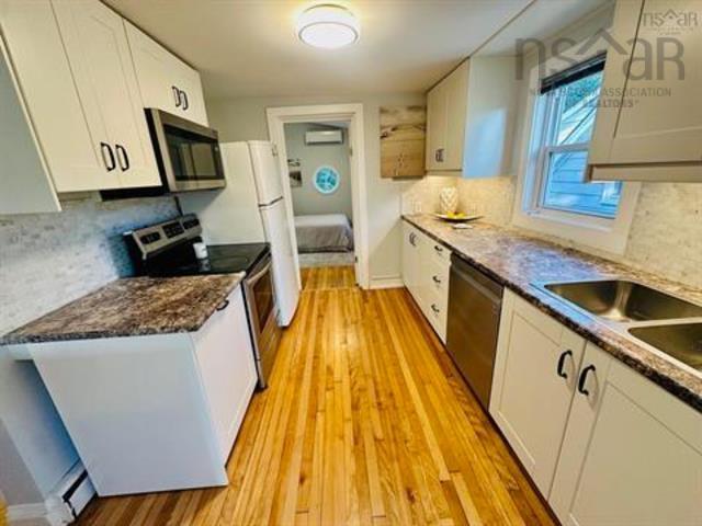 $798,000.00: 2079 & 2081 Poplar Street, Halifax