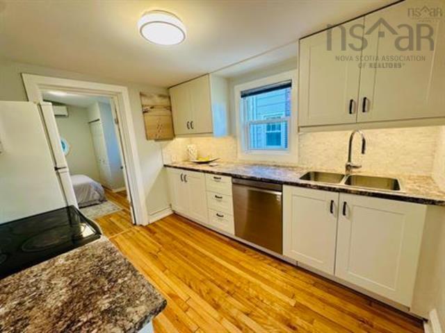 $798,000.00: 2079 & 2081 Poplar Street, Halifax