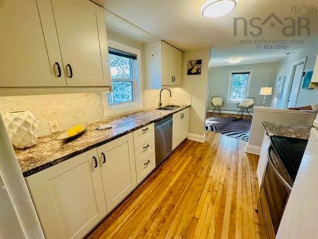 $798,000.00: 2079 & 2081 Poplar Street, Halifax