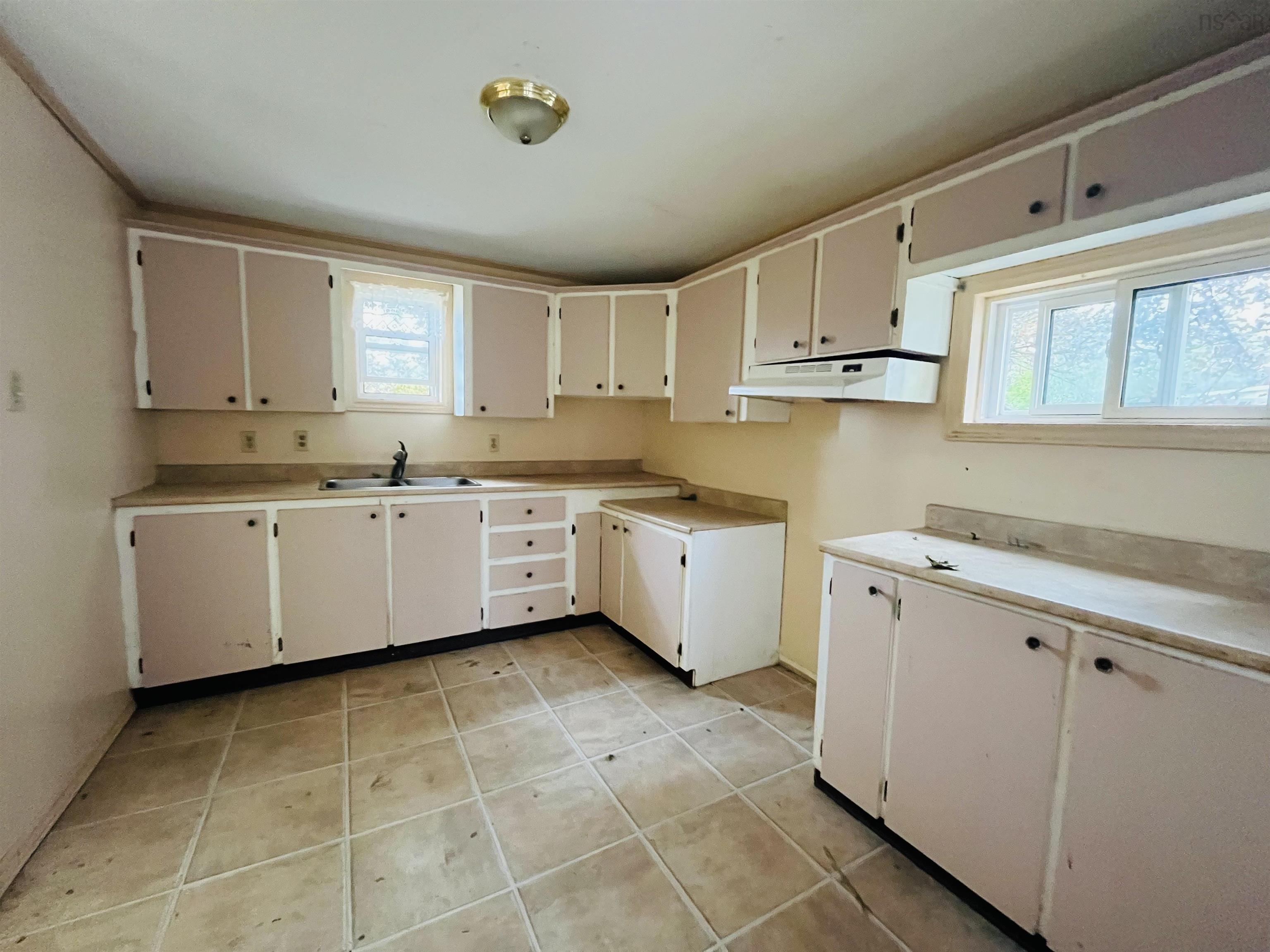 $95,900.00: 26 Fairview Avenue, Amherst