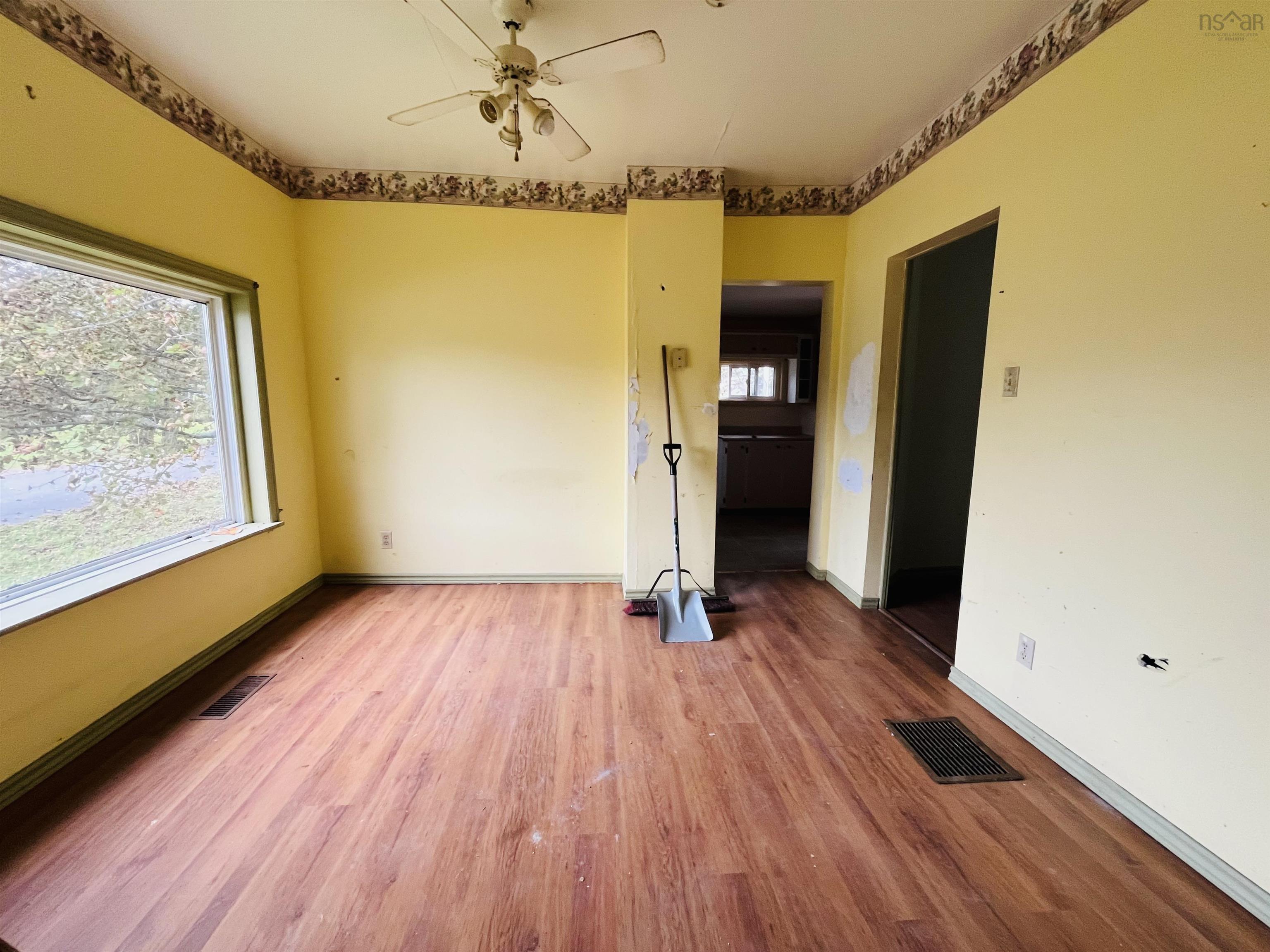 $95,900.00: 26 Fairview Avenue, Amherst