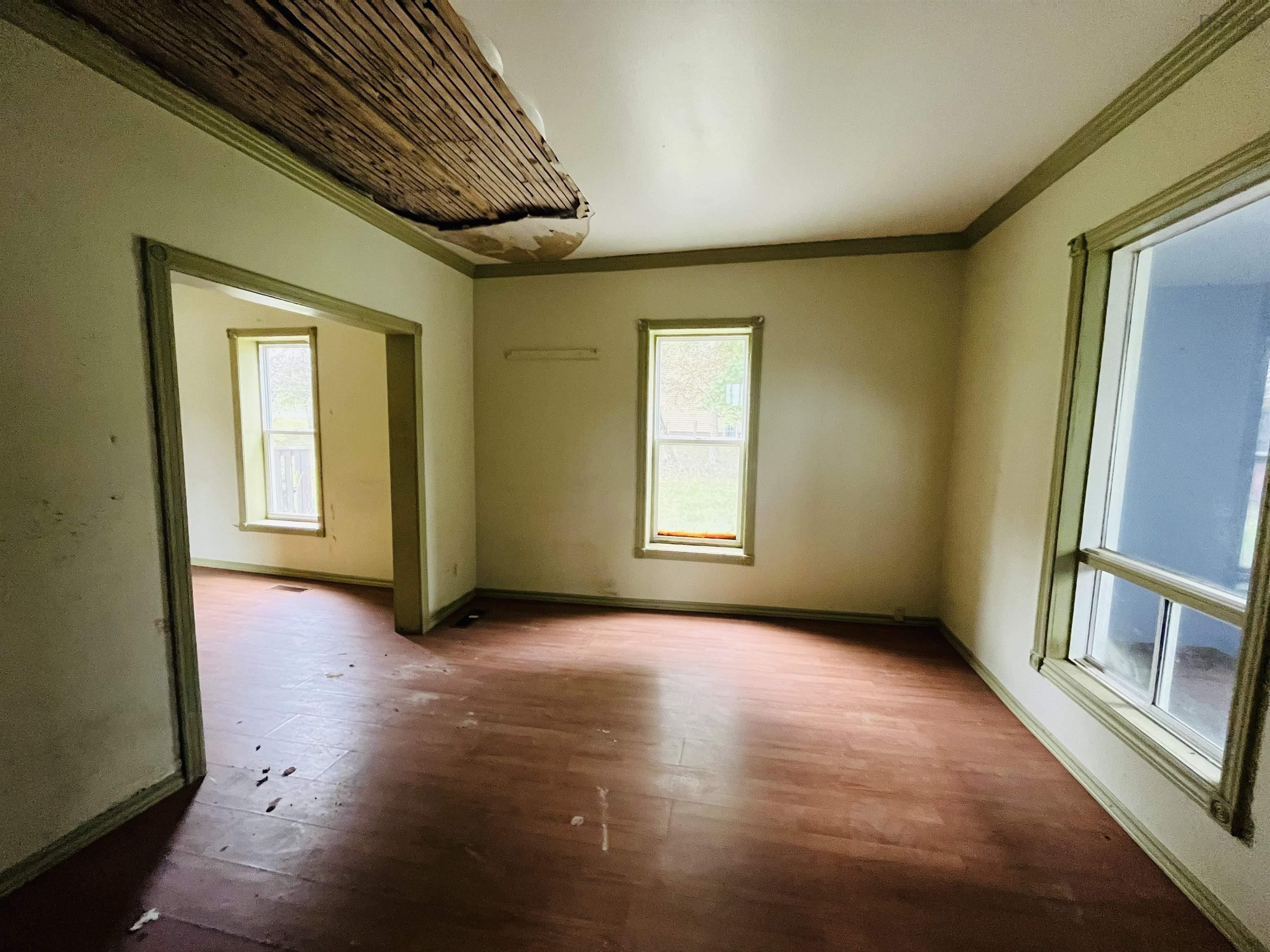 $95,900.00: 26 Fairview Avenue, Amherst
