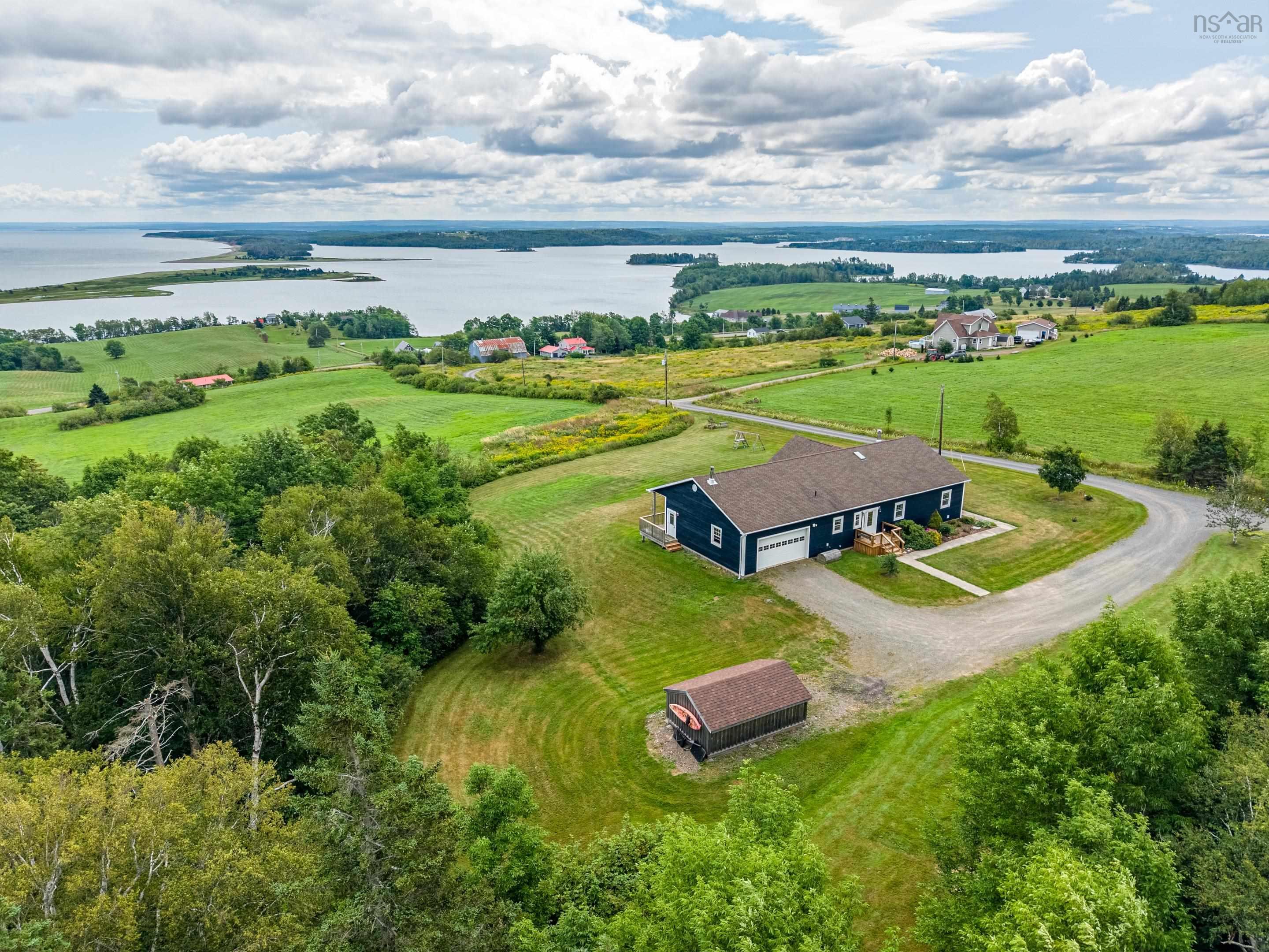 $829,000.00: 92 HAMMER MOUNTAIN Road, Harbour Centre
