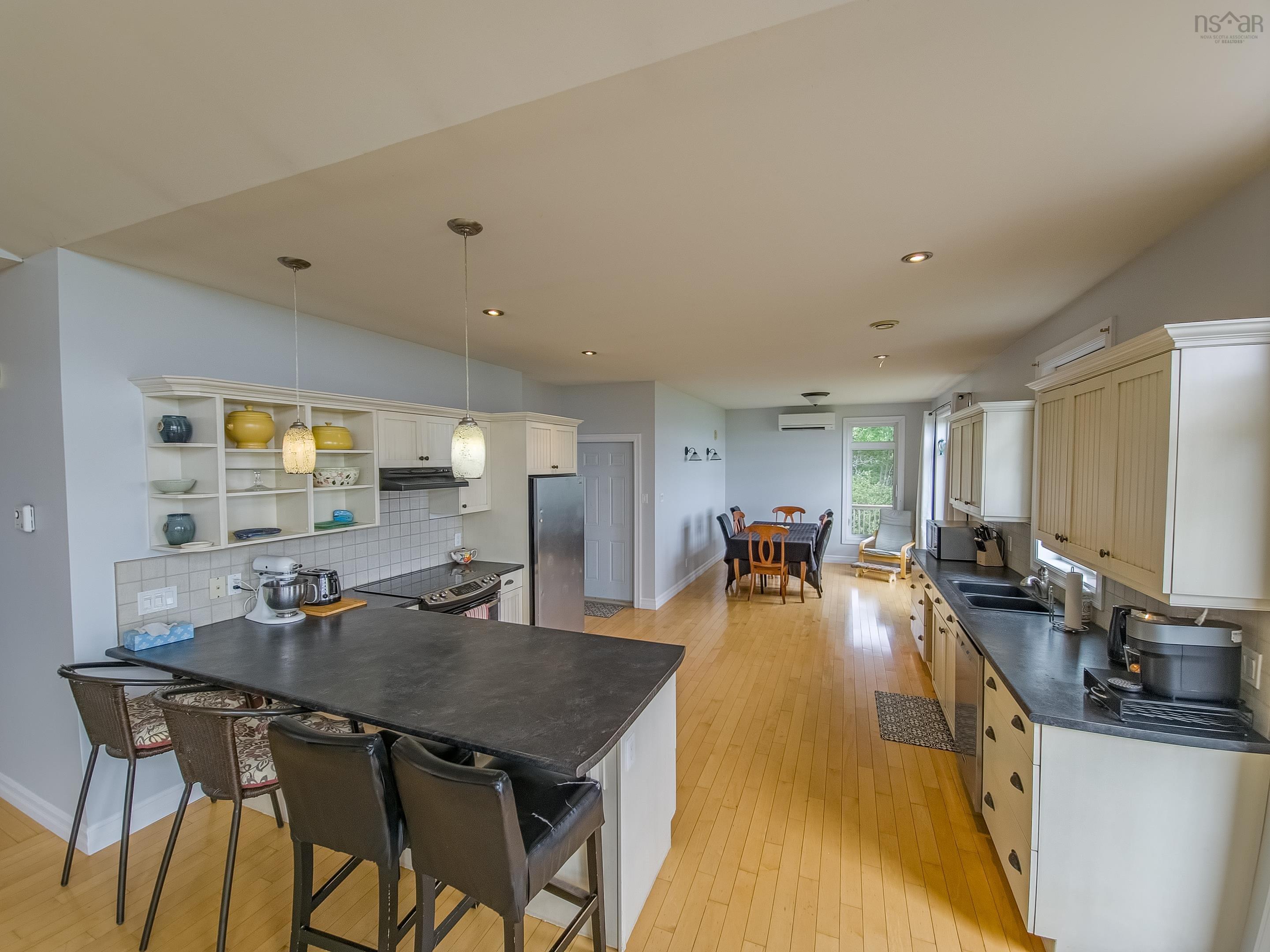 $829,000.00: 92 HAMMER MOUNTAIN Road, Harbour Centre