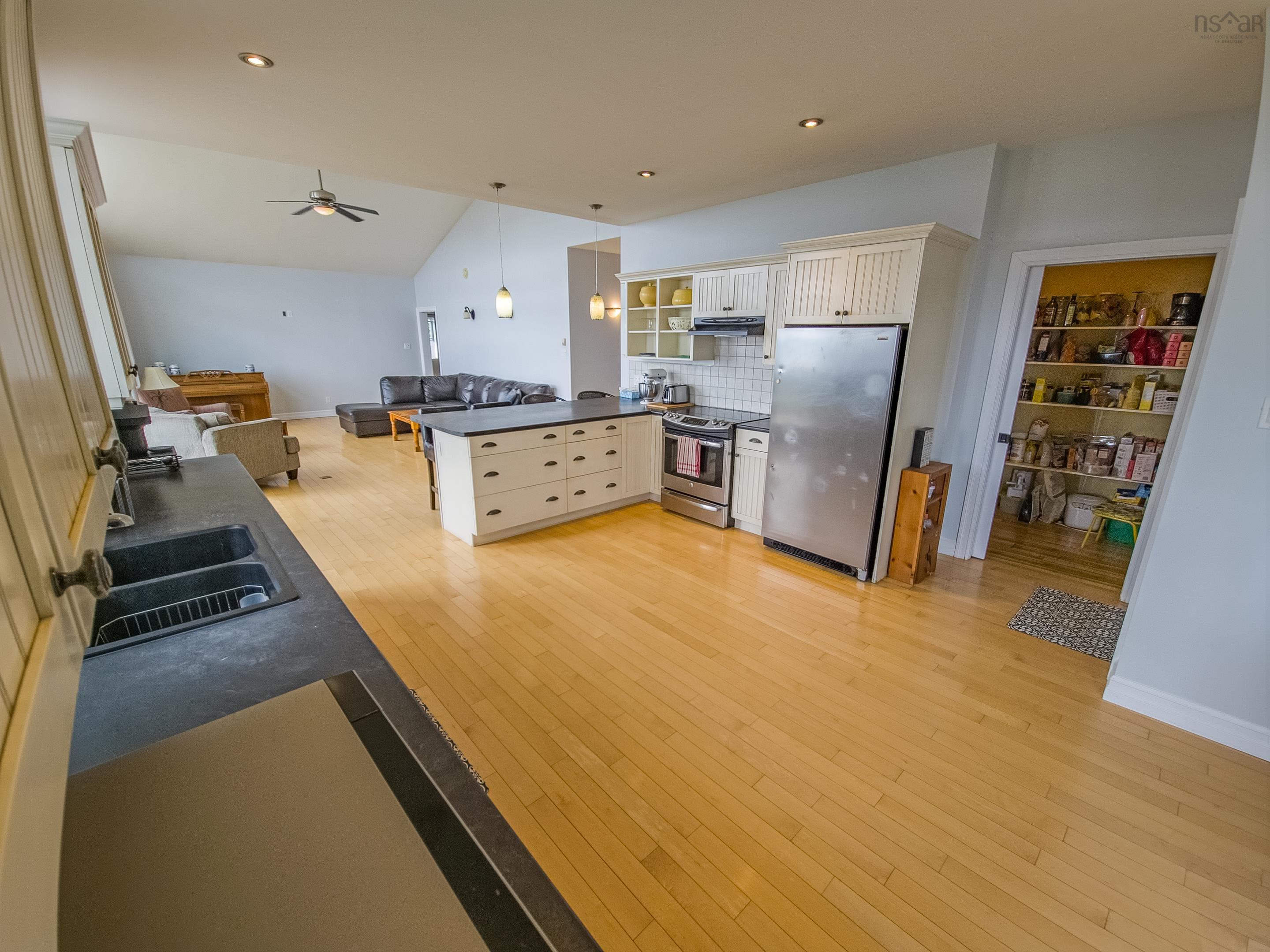 $829,000.00: 92 HAMMER MOUNTAIN Road, Harbour Centre