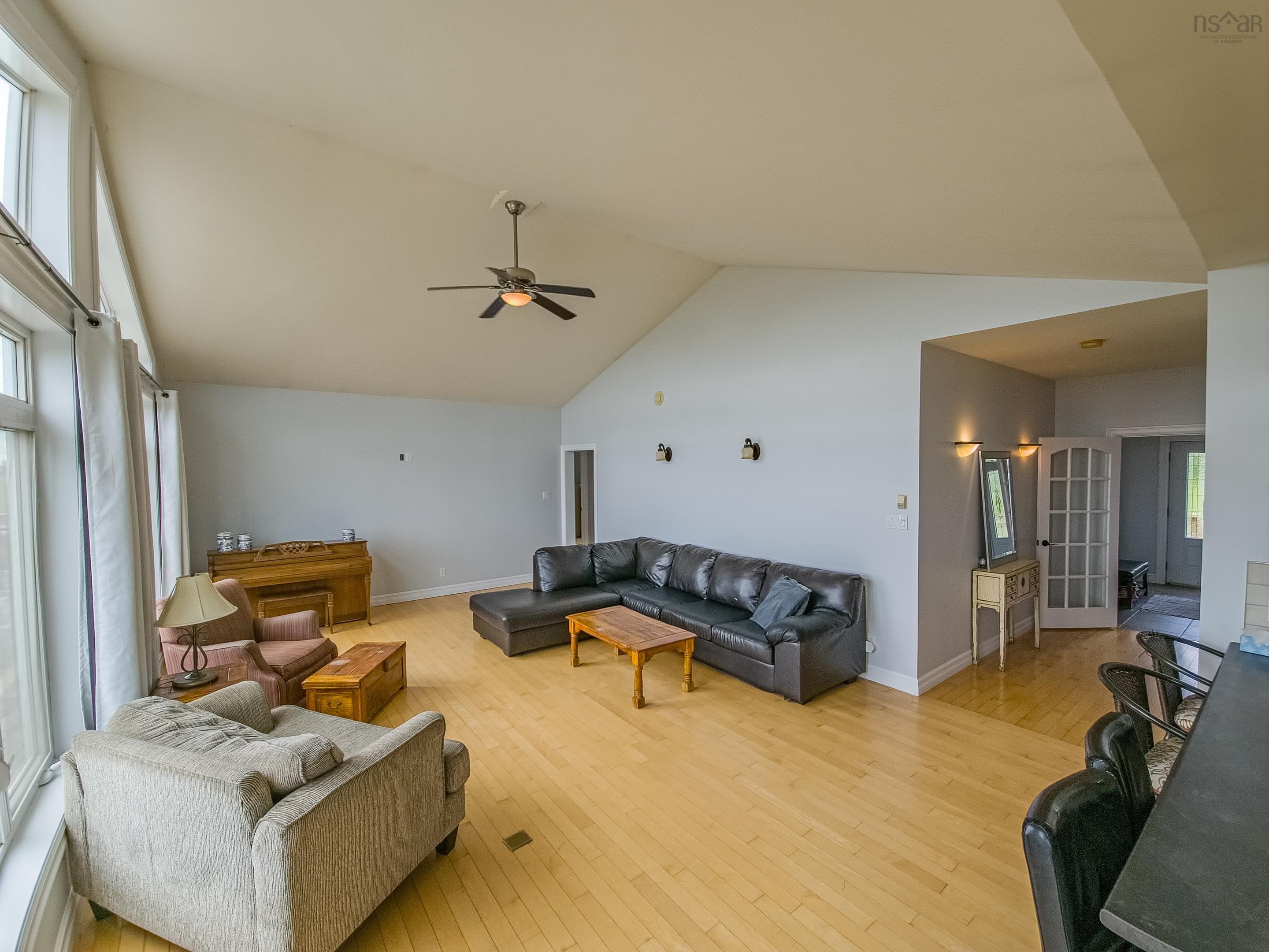 $829,000.00: 92 HAMMER MOUNTAIN Road, Harbour Centre