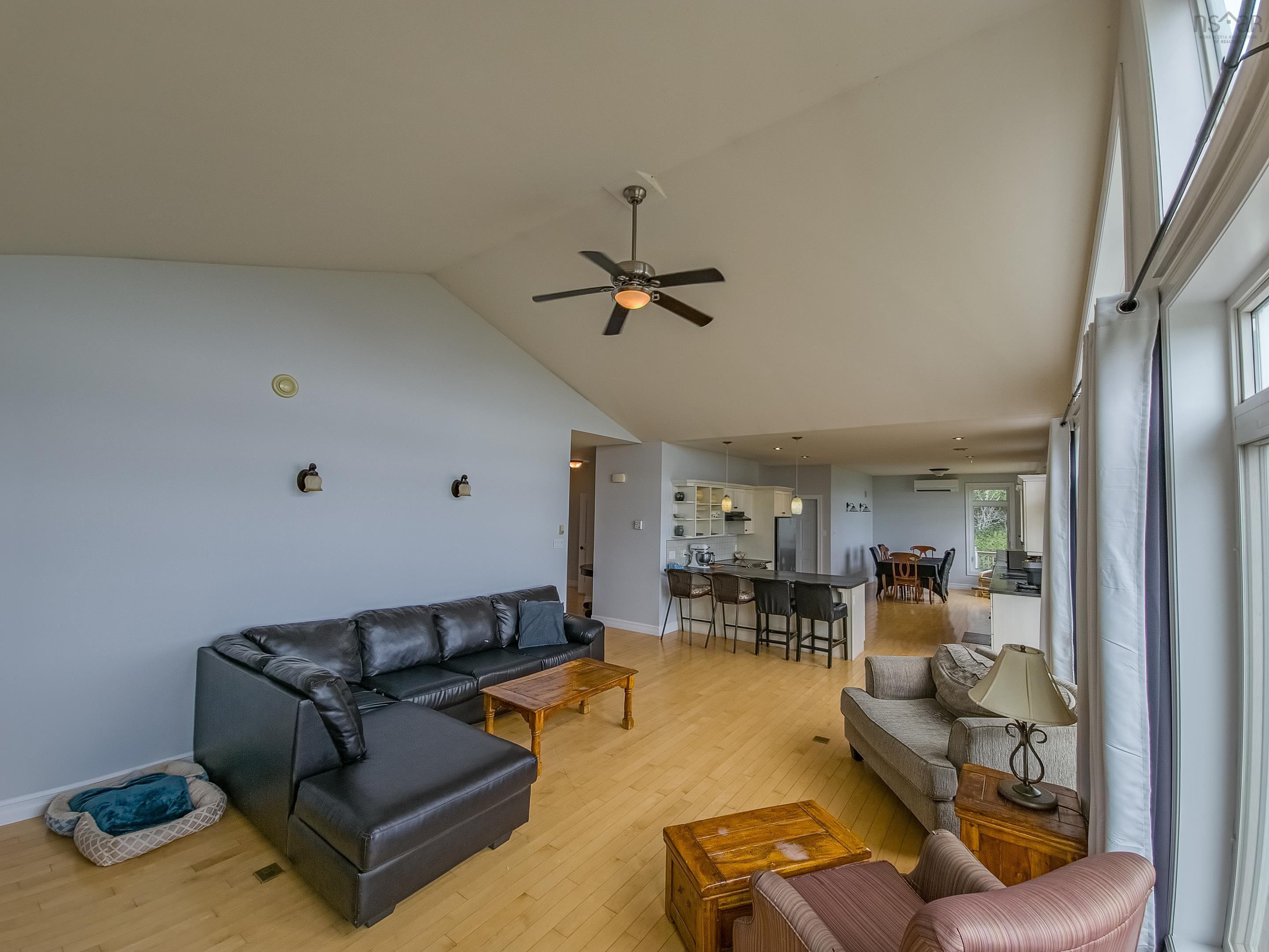 $829,000.00: 92 HAMMER MOUNTAIN Road, Harbour Centre