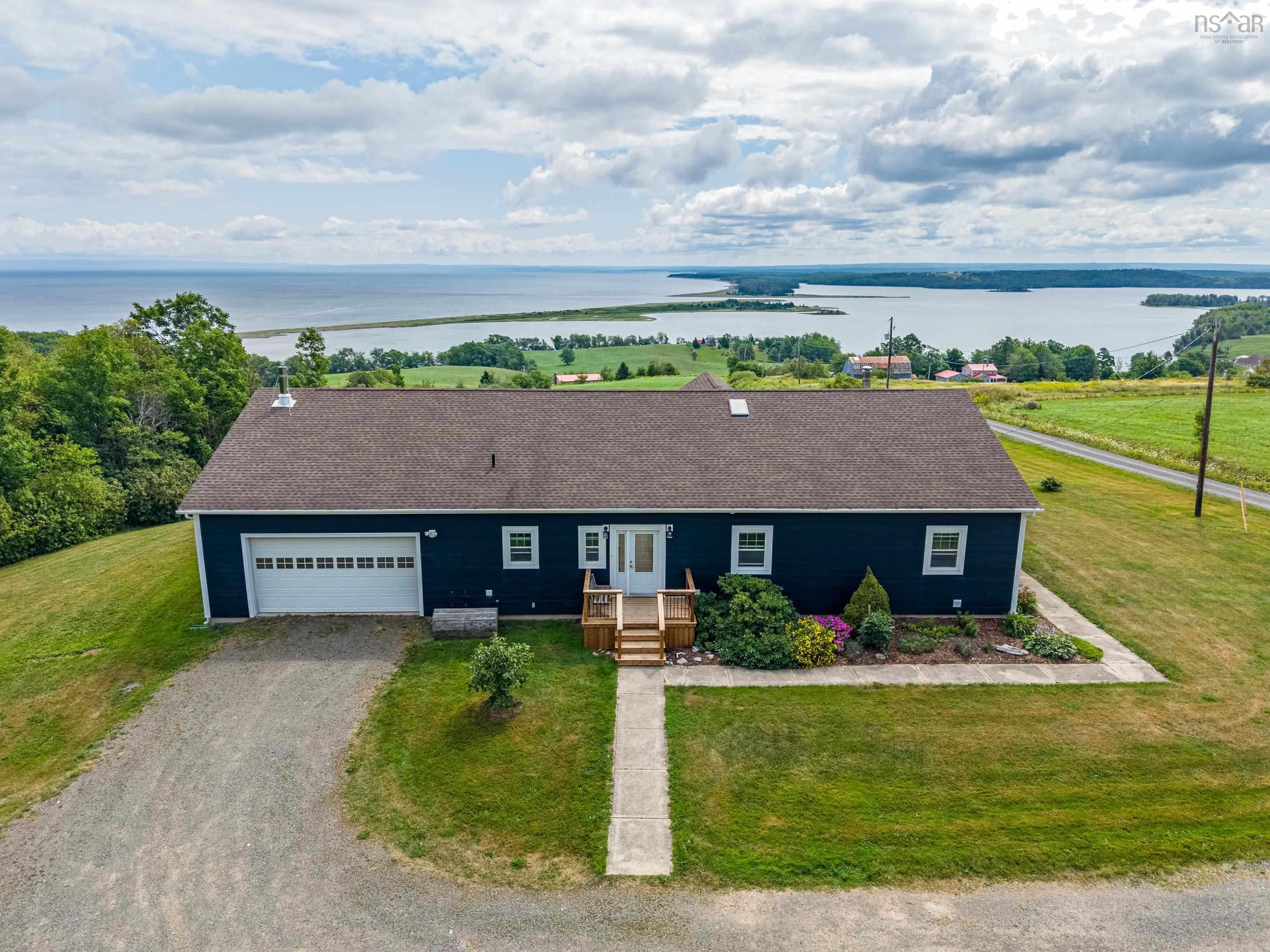 $829,000.00: 92 HAMMER MOUNTAIN Road, Harbour Centre