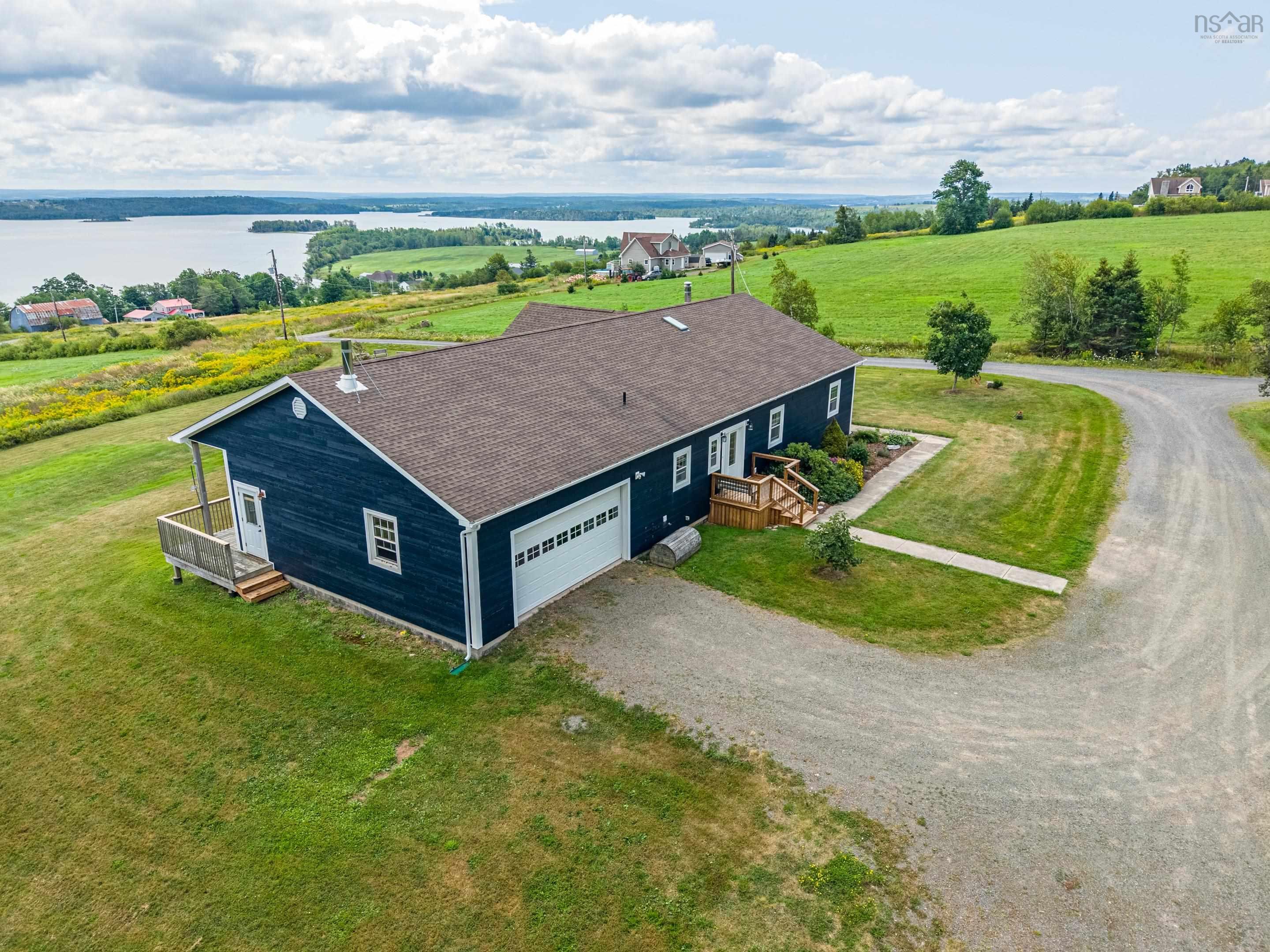 $829,000.00: 92 HAMMER MOUNTAIN Road, Harbour Centre
