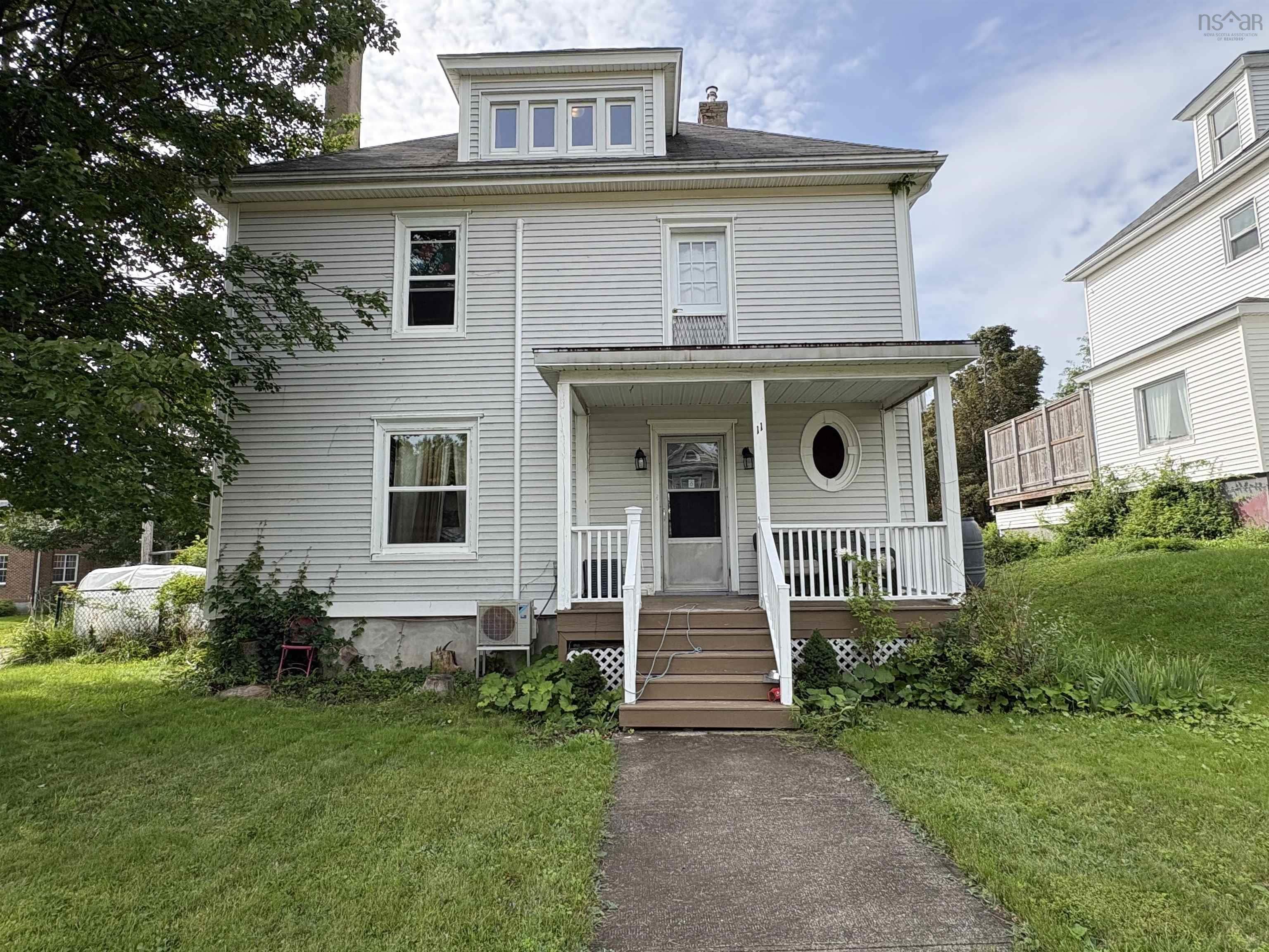 $299,900.00: 11 Victoria Avenue, Stellarton