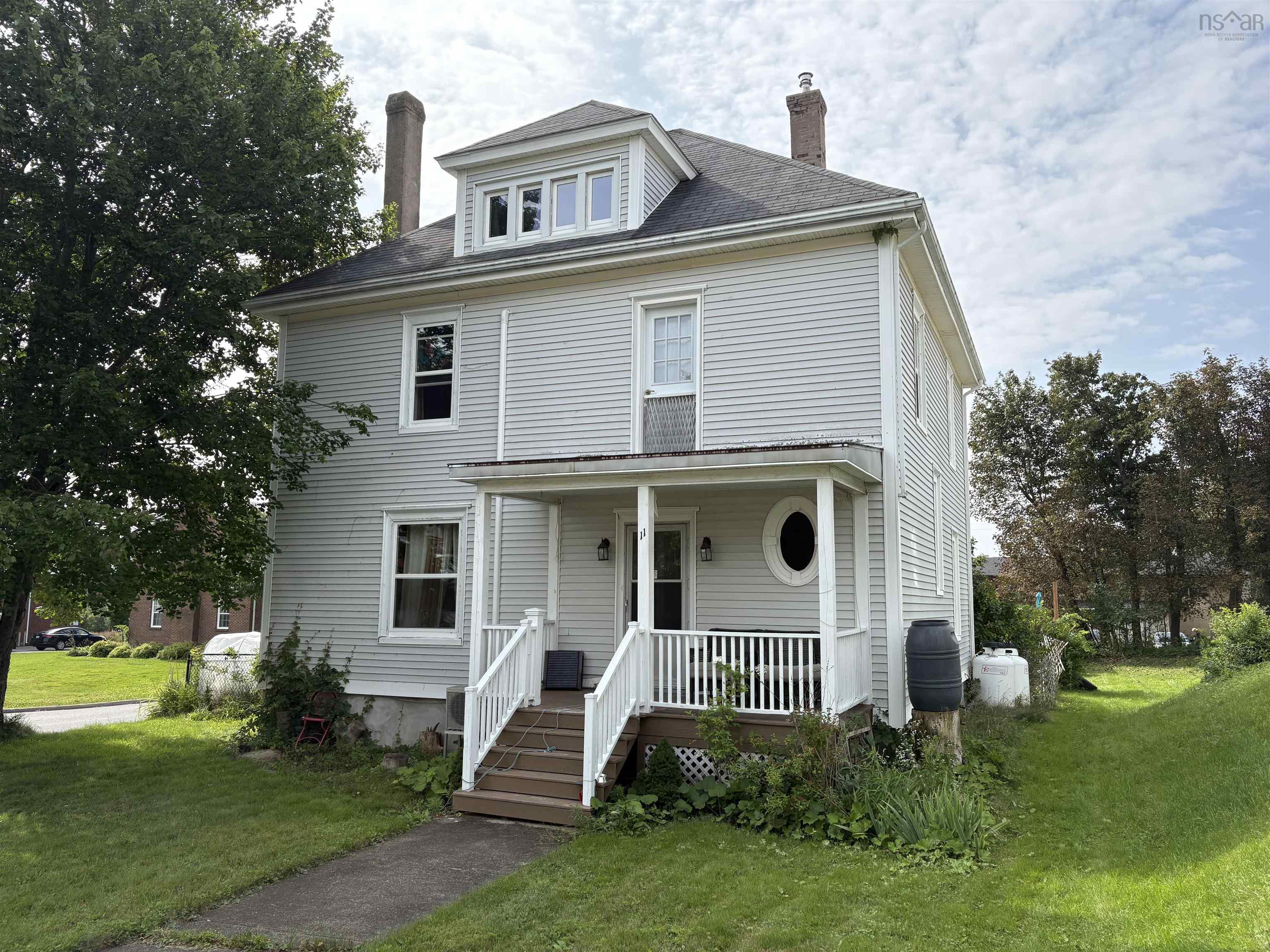 $299,900.00: 11 Victoria Avenue, Stellarton