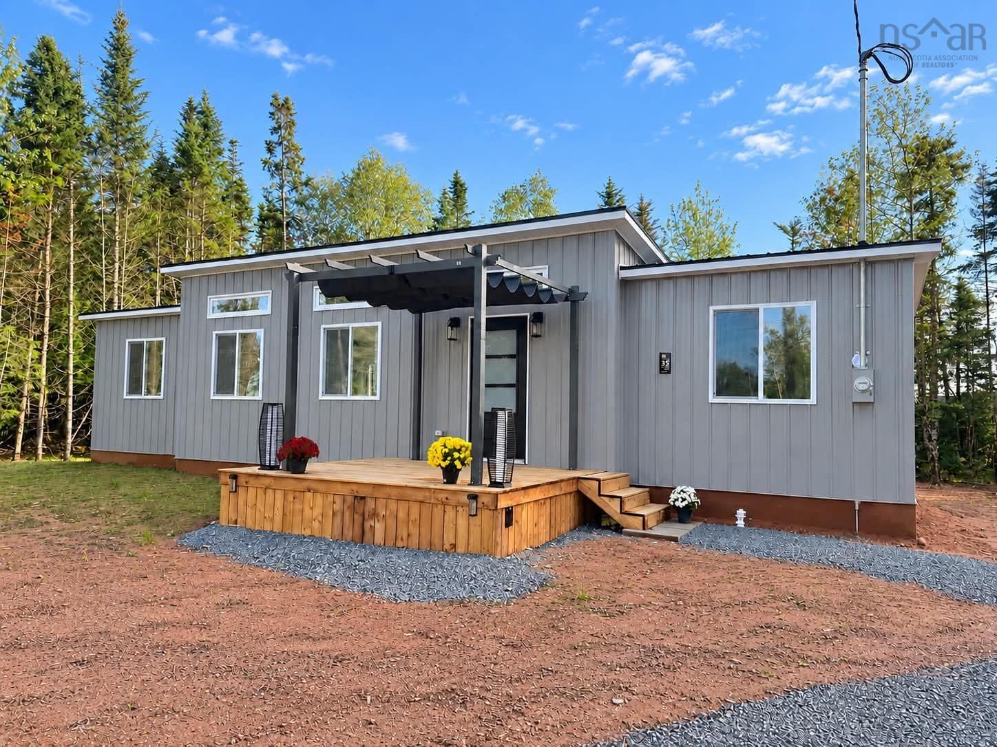 $369,900.00: 35 First Court, Valley