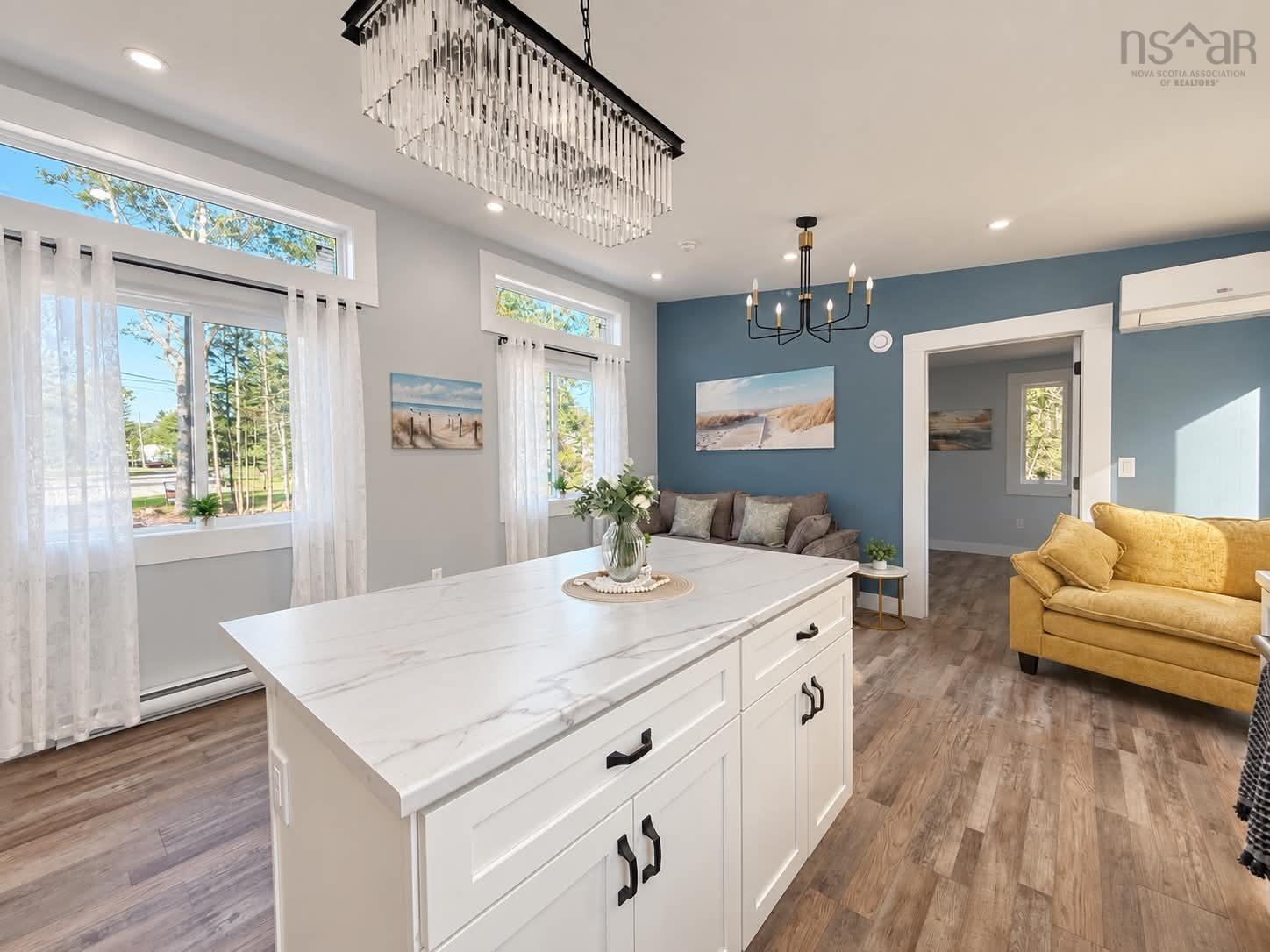 $369,900.00: 35 First Court, Valley