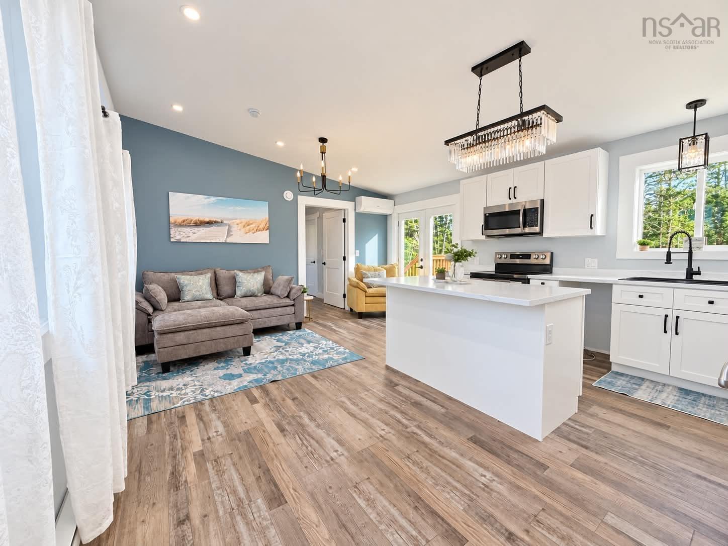 $369,900.00: 35 First Court, Valley