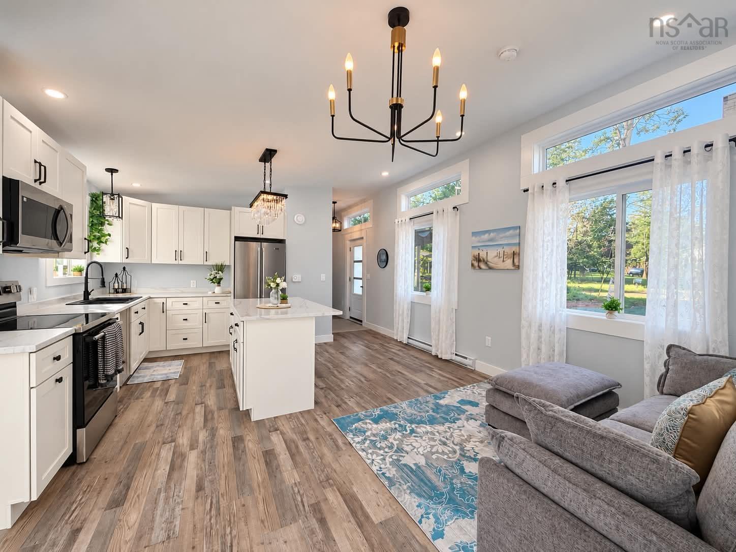 $369,900.00: 35 First Court, Valley