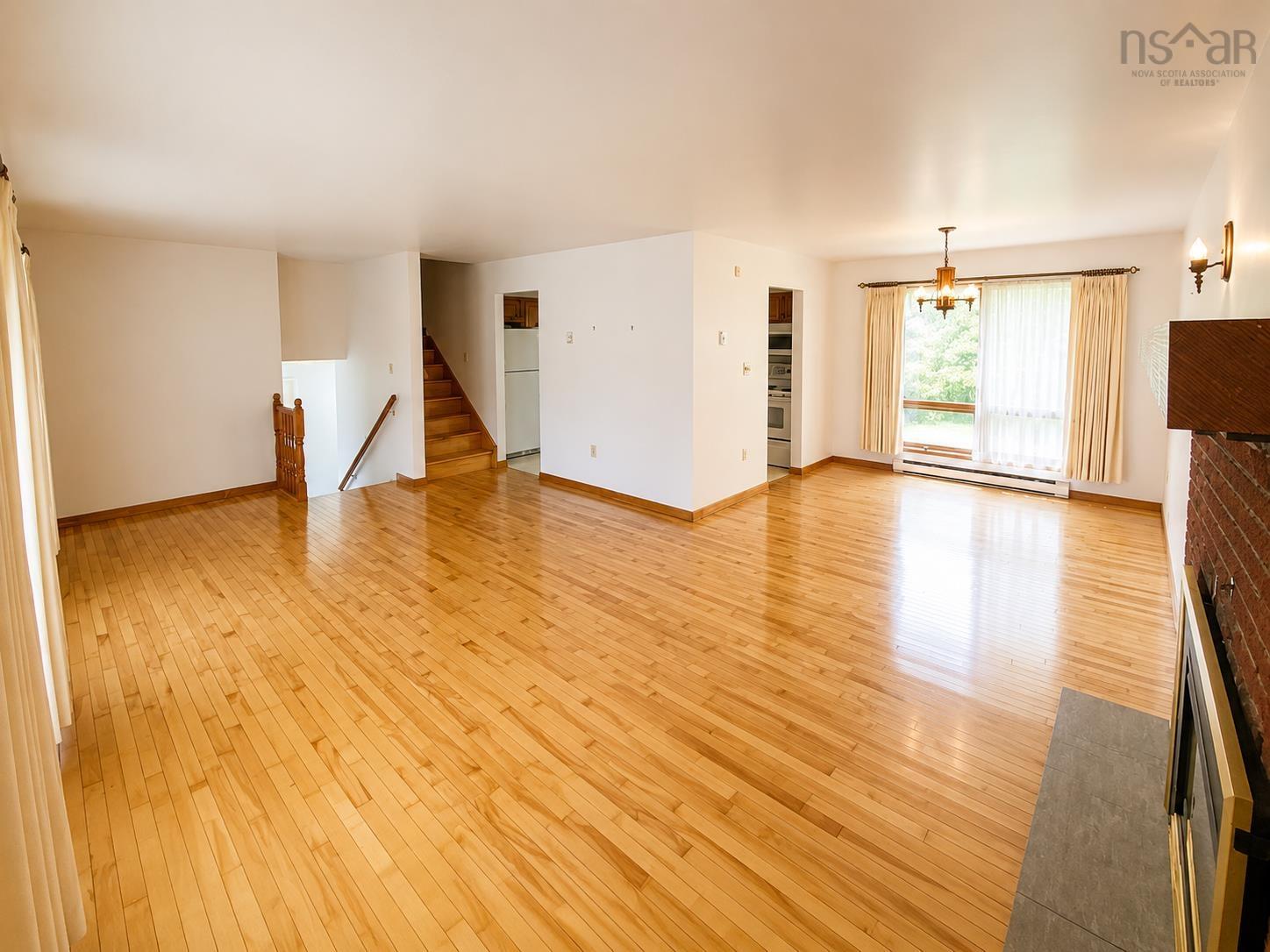 $349,900.00: 8 Victoria Hill, Westmount