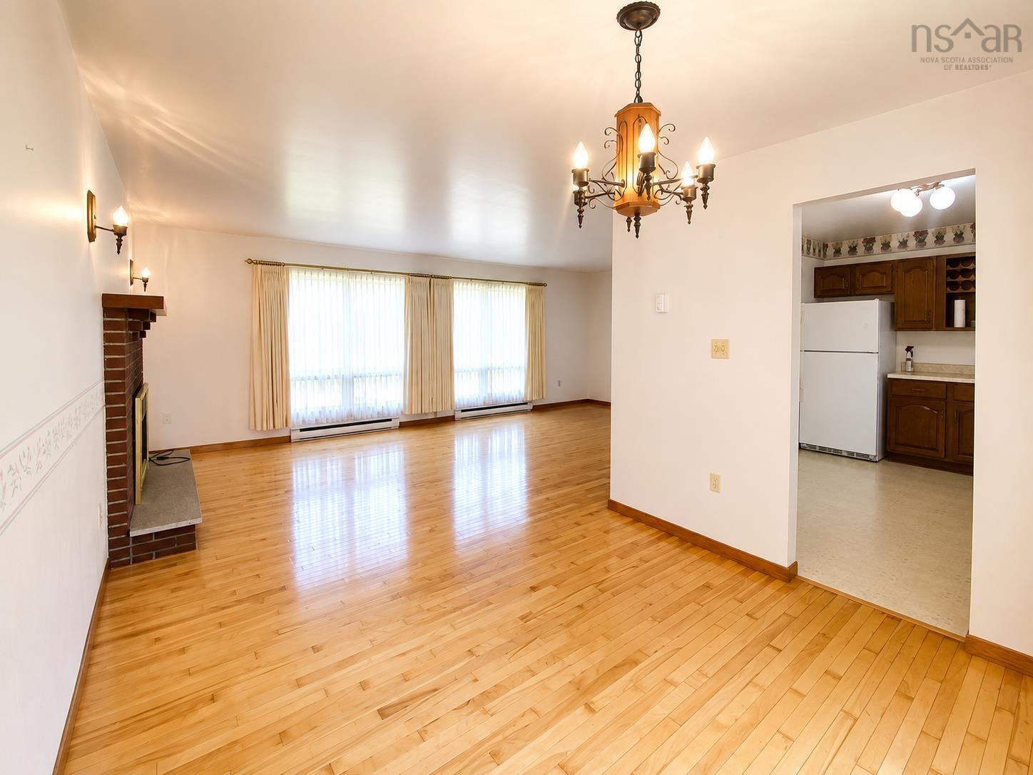 $349,900.00: 8 Victoria Hill, Westmount