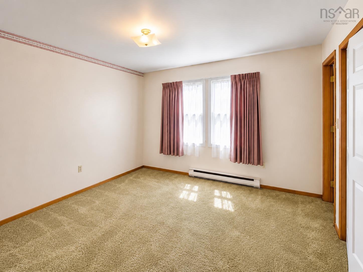 $349,900.00: 8 Victoria Hill, Westmount