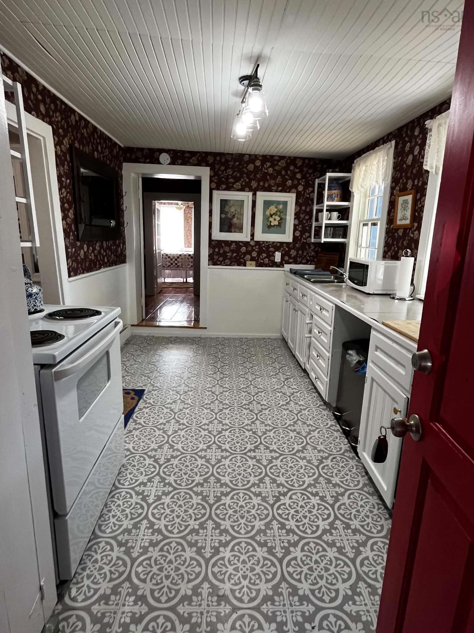 $279,000.00: 172 Water Street, Shelburne