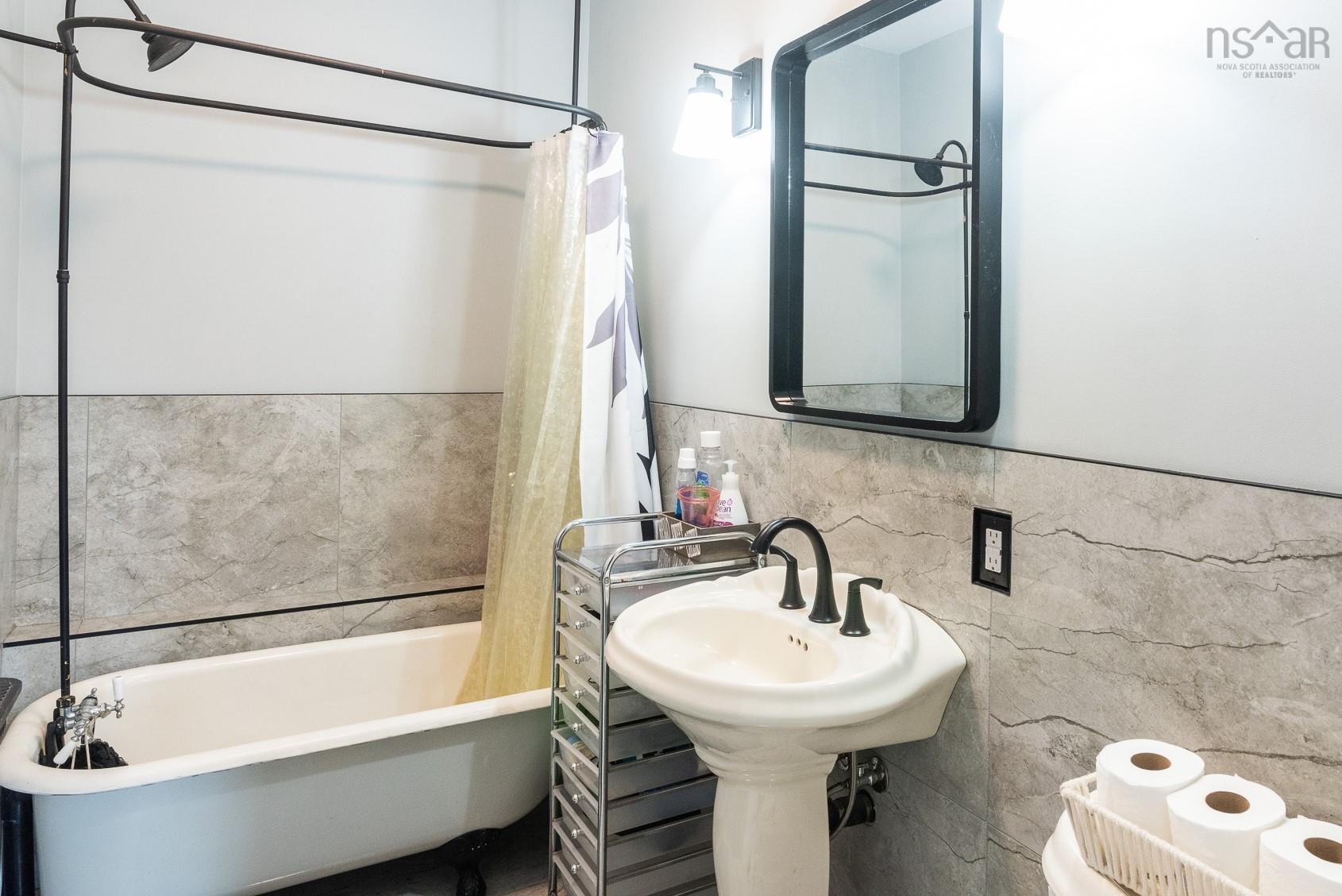 $1,250,000.00: 47 Pats Boulevard, Sutherlands Lake