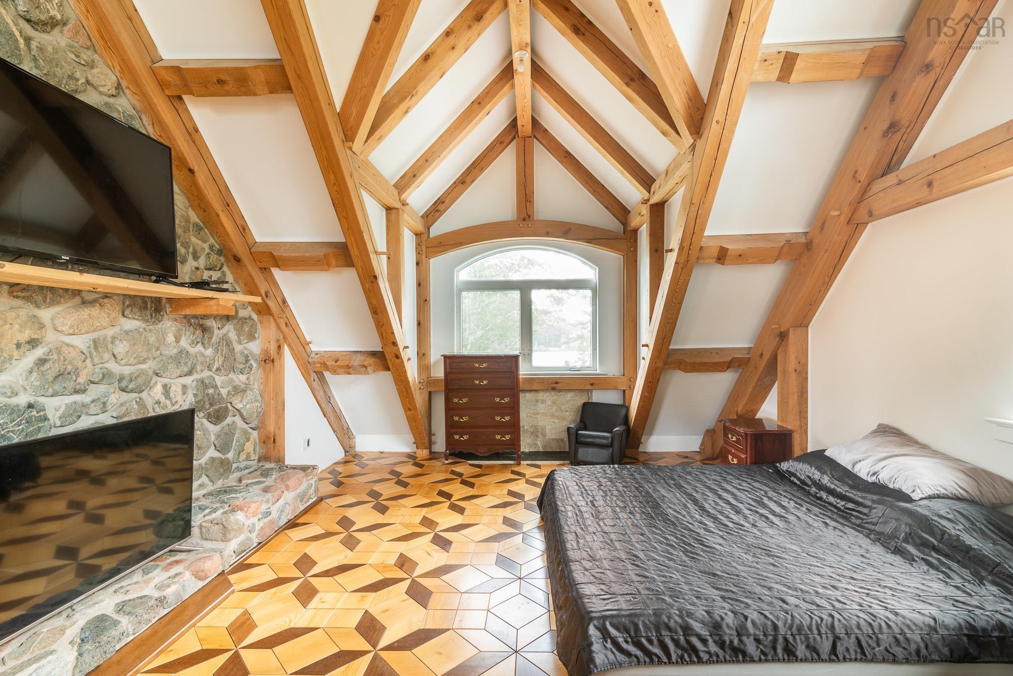 $1,250,000.00: 47 Pats Boulevard, Sutherlands Lake