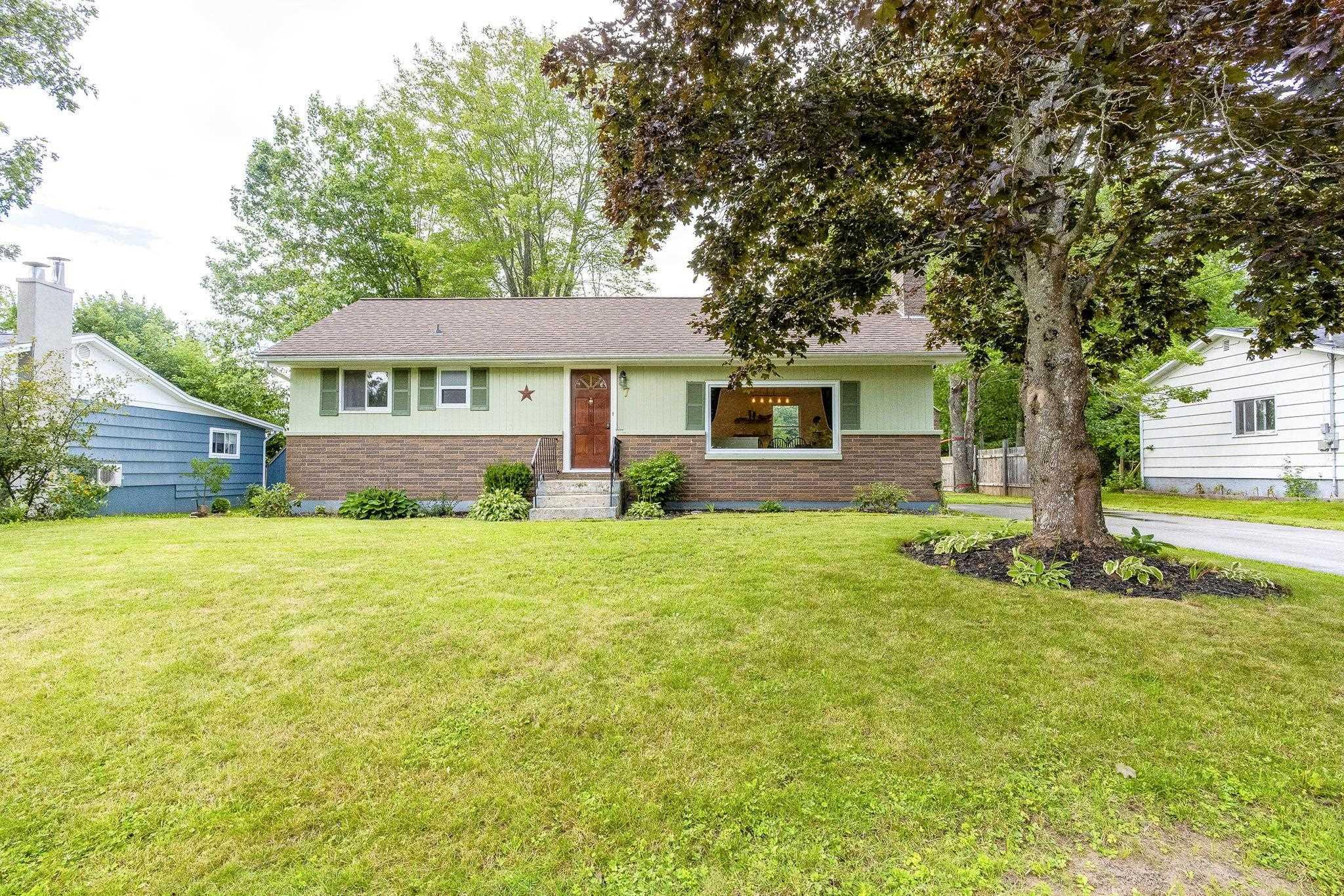 $349,900.00: 7 Oakland Oakland Drive, Middleton Drive, Middleton