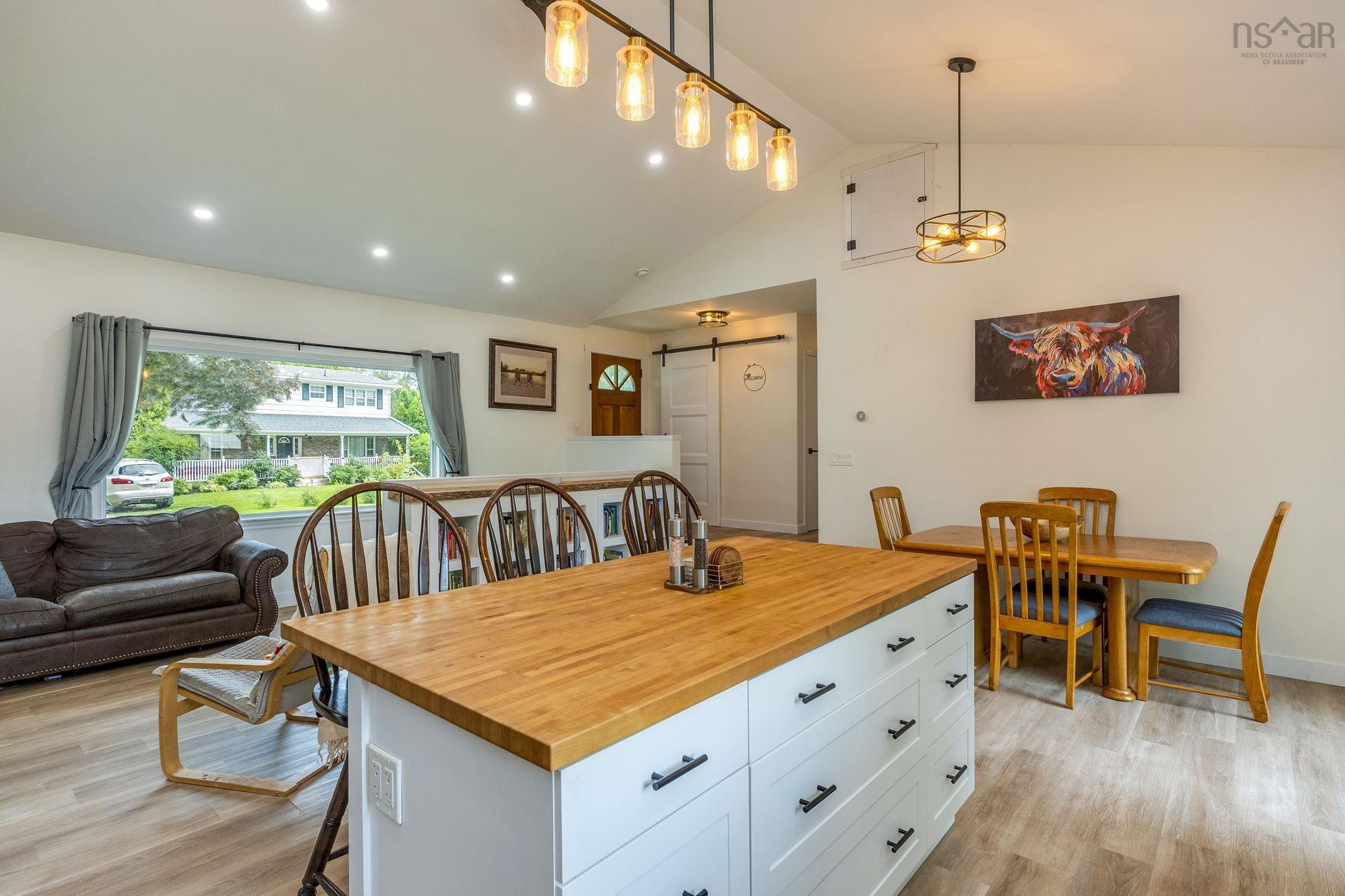 $349,900.00: 7 Oakland Oakland Drive, Middleton Drive, Middleton