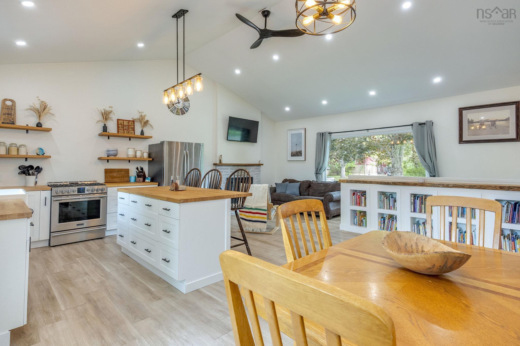 $349,900.00: 7 Oakland Oakland Drive, Middleton Drive, Middleton
