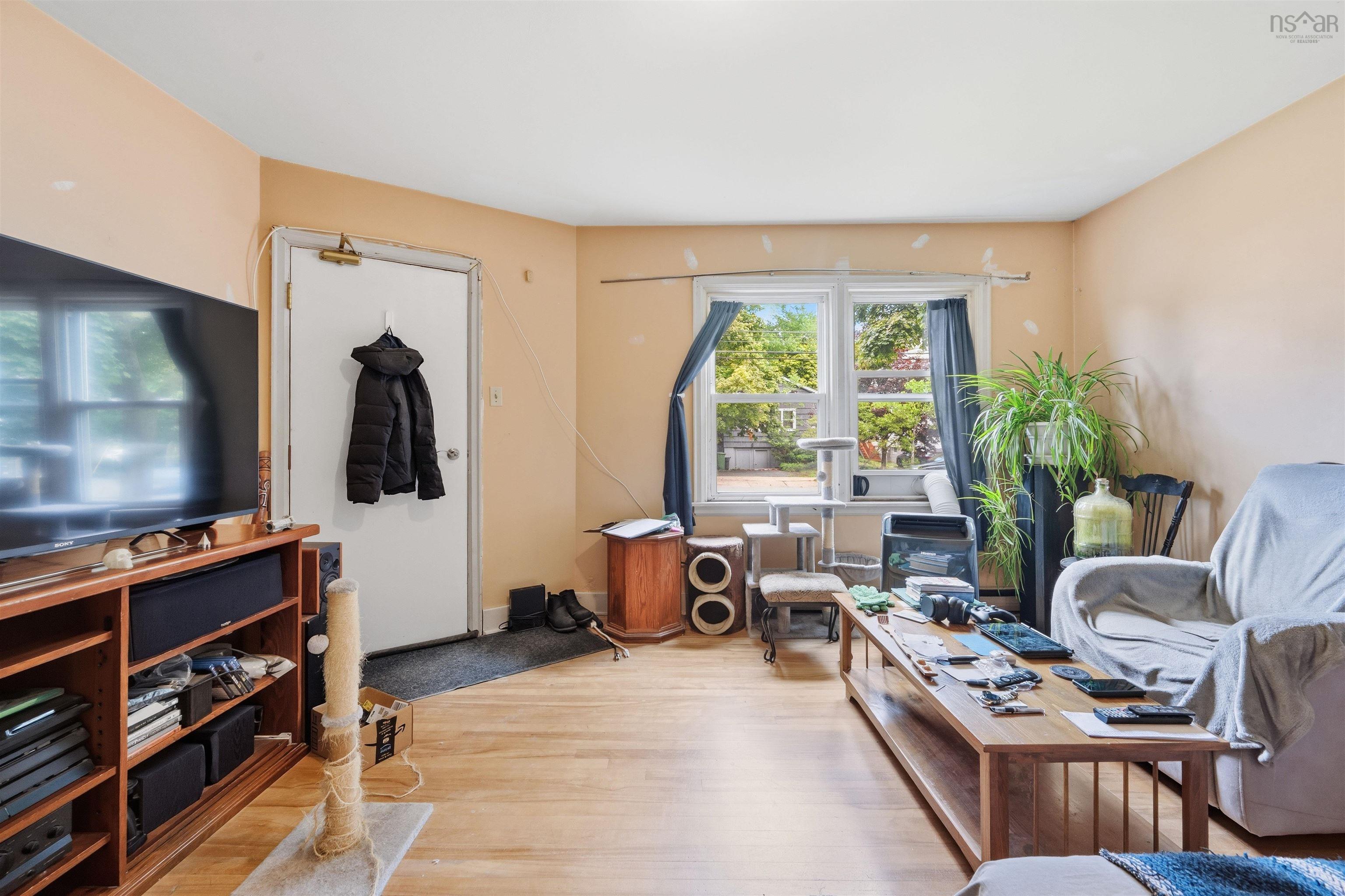 $699,900.00: 217 Victoria Road, Dartmouth