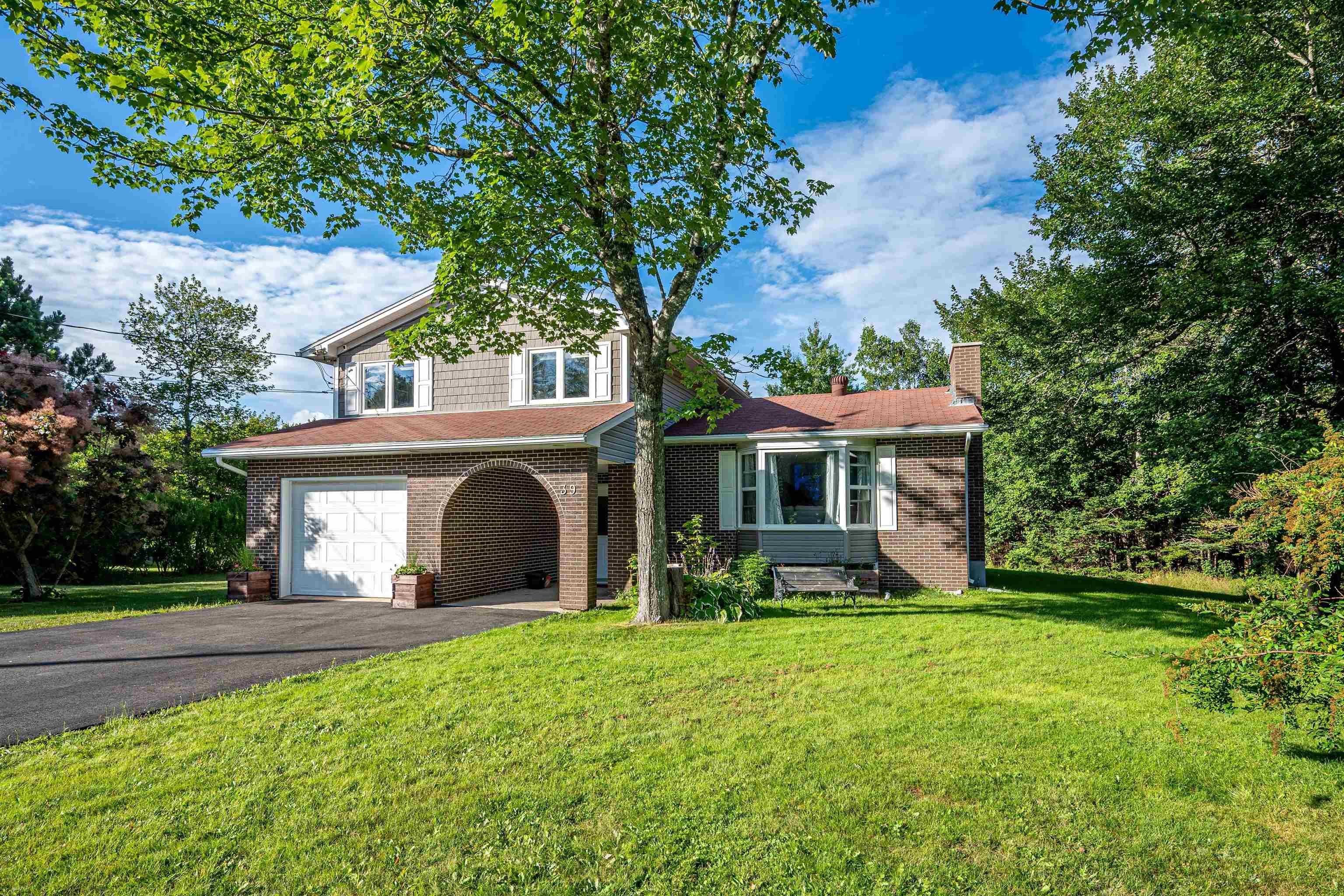$599,900.00: 39 Delmerle Drive, Whites Lake