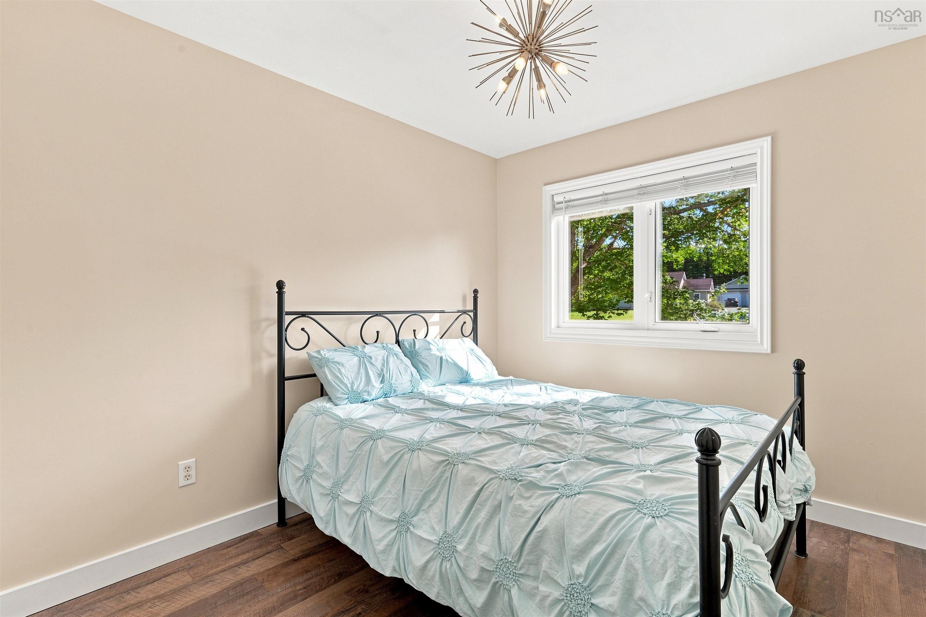 $599,900.00: 39 Delmerle Drive, Whites Lake