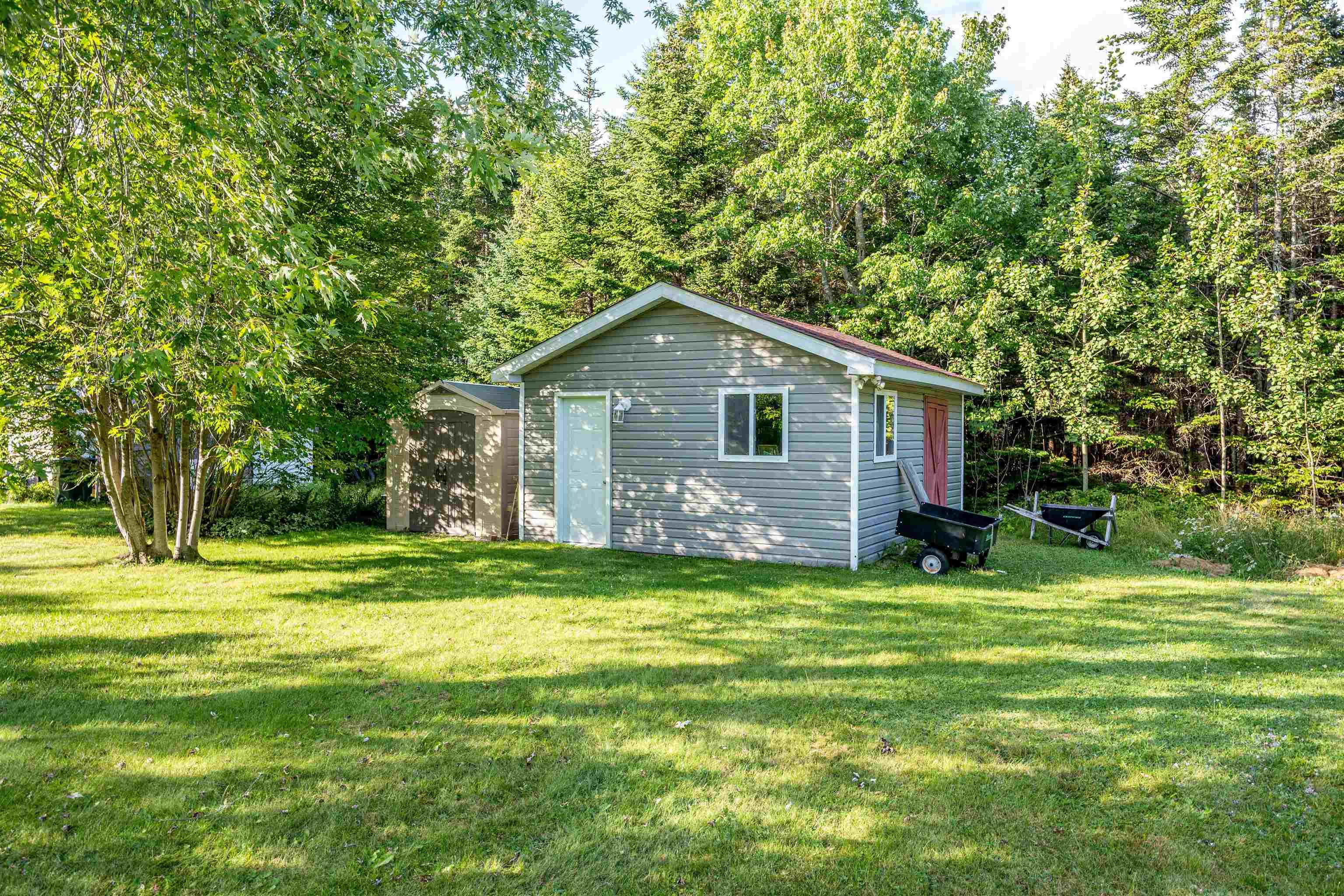 $599,900.00: 39 Delmerle Drive, Whites Lake
