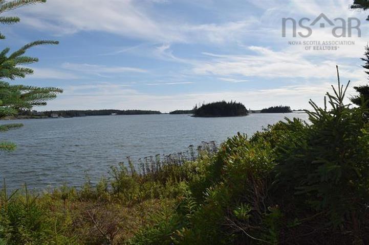 $171,900.00: 22-2 1984 Ostrea Lake Road, Ostrea Lake