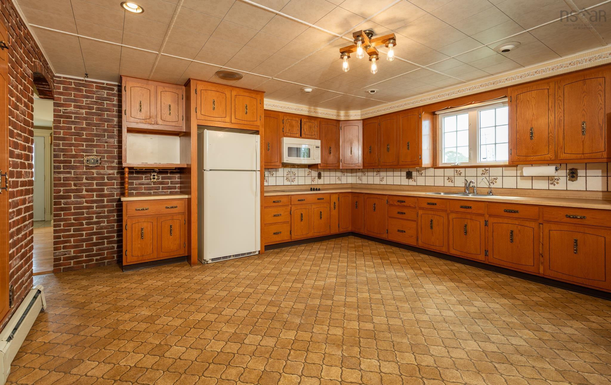 $275,000.00: 948 Highway 335, West Pubnico